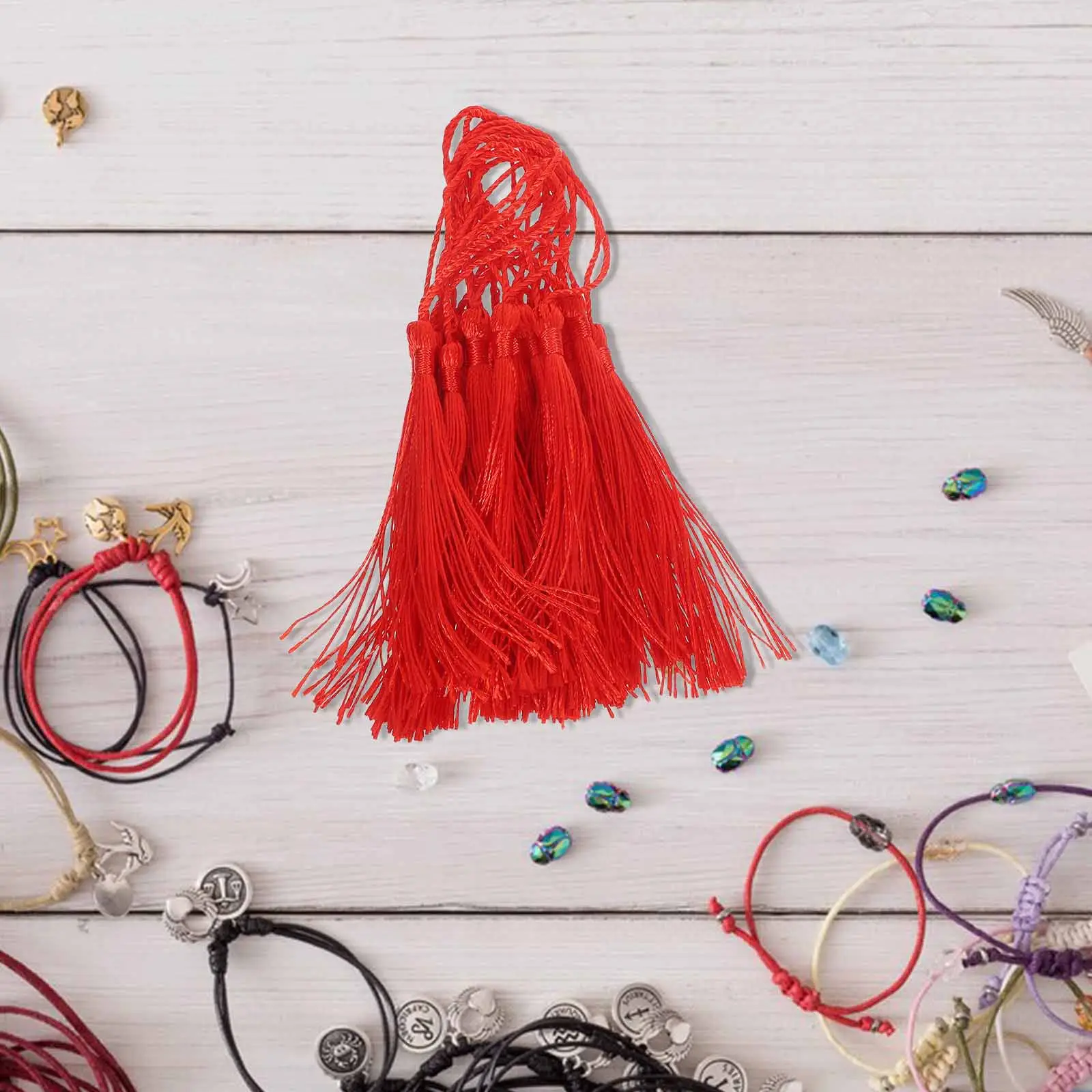 

Бахрома ручной работы одного оттенка, идеально подходит для создания украшений своими руками: серег, ожерелий, браслетов, закладок, подвесок для телефонов, декора сумок.