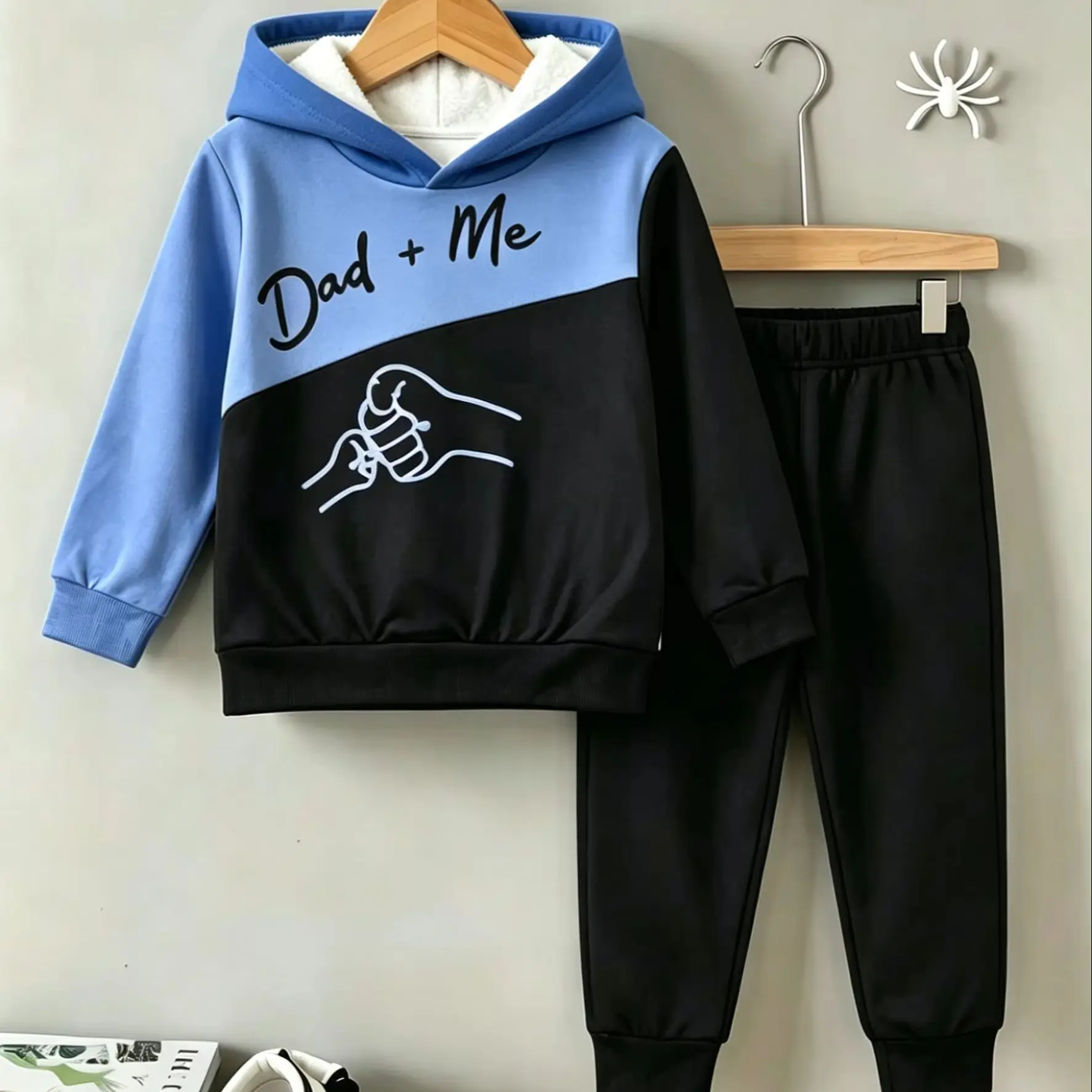 Baby Jungen 2-teiliges Trainingsanzug-Set „Papa+Ich“ mit Faust-Print, Farbblock-Kapuzenpullover und Jogginghose, Freizeit-Sportoutfit für Kleinkinder. – Detail 1