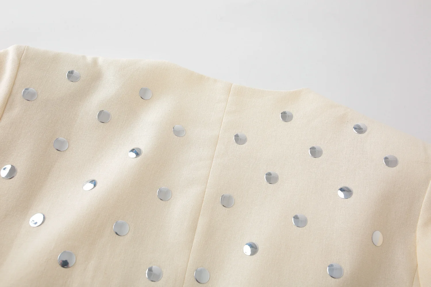 ملابس نسائية خريف 2025 منتج جديد بأكمام طويلة عصرية ومتعددة الاستخدامات فستان مزخرف بالترتر غير رسمي