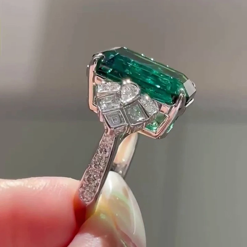 Huitan wspaniałe duże zielone pierścionki z cyrkonią sześcienną dla kobiet Bling Bling akcesoria do obrączki ślubnej prezent na rocznicę modna biżuteria