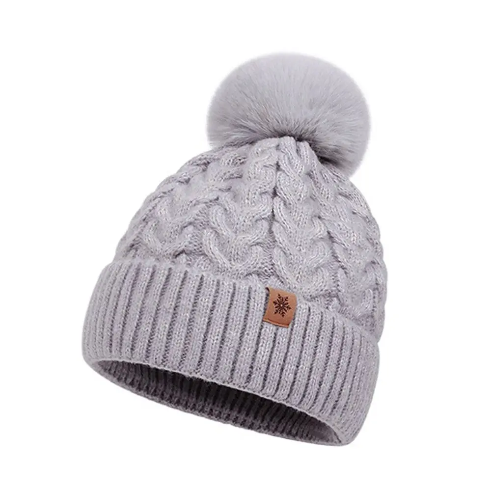 

3Pcs/Set Fashion Warm Winter Hat Scarf Gloves Touchscreen Knitted Hat Neck Protection Soft Scarf Gloves Set Men Women