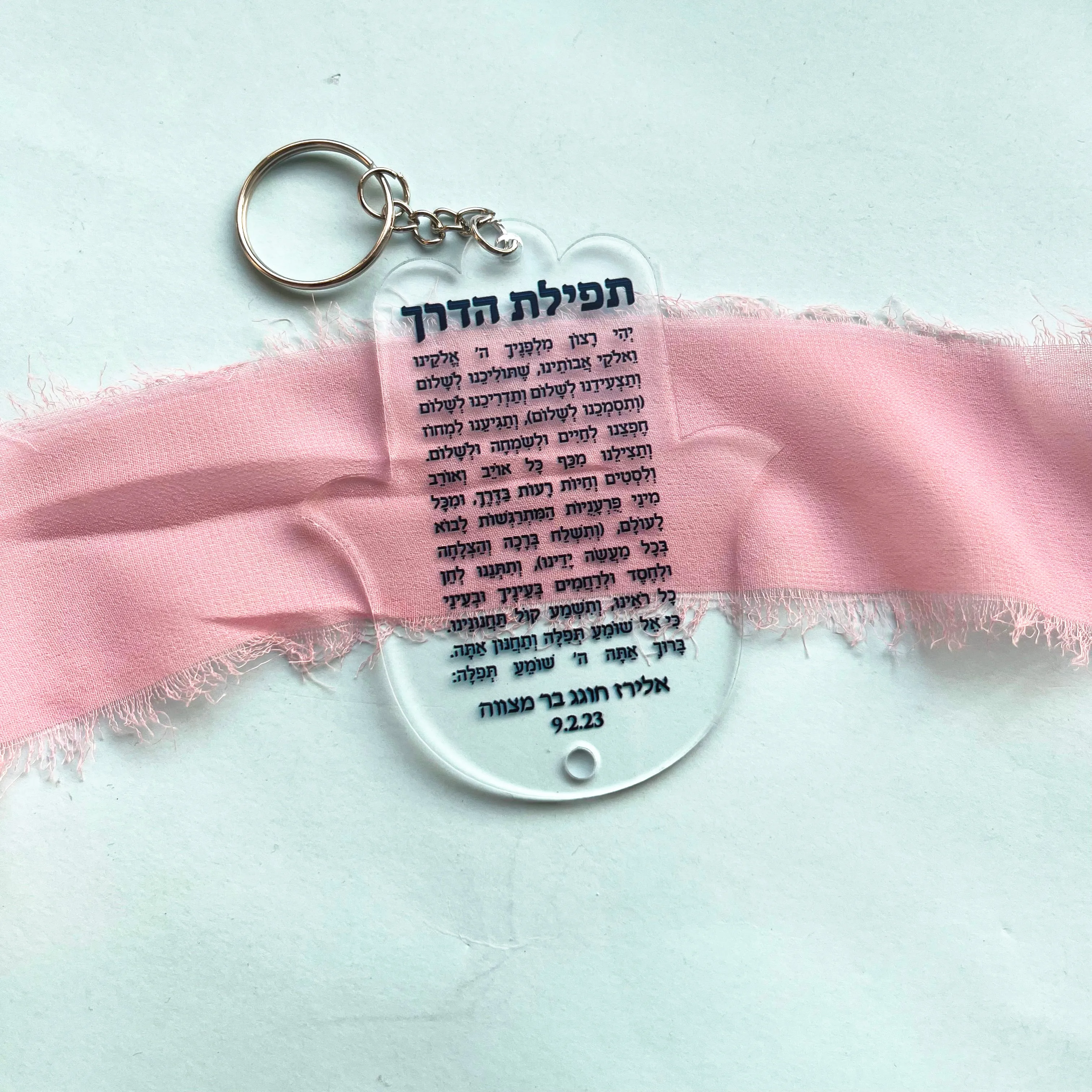 New Design Wedding Gift Hebrew Laser Cut Hand Shape Acrylic Small Souvernir Tag Hole with Keychain 10PCS Custom Design