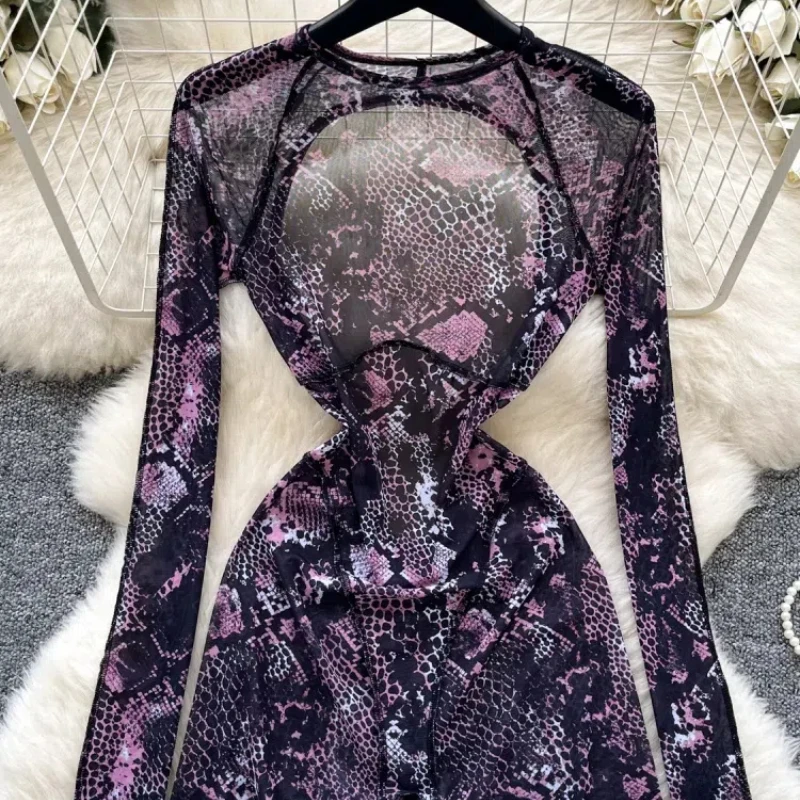 

Сексуальные комбинезоны со змеиным принтом, женские прозрачные боди с круглым вырезом и длинными рукавами, модные короткие комбинезоны с открытой спиной