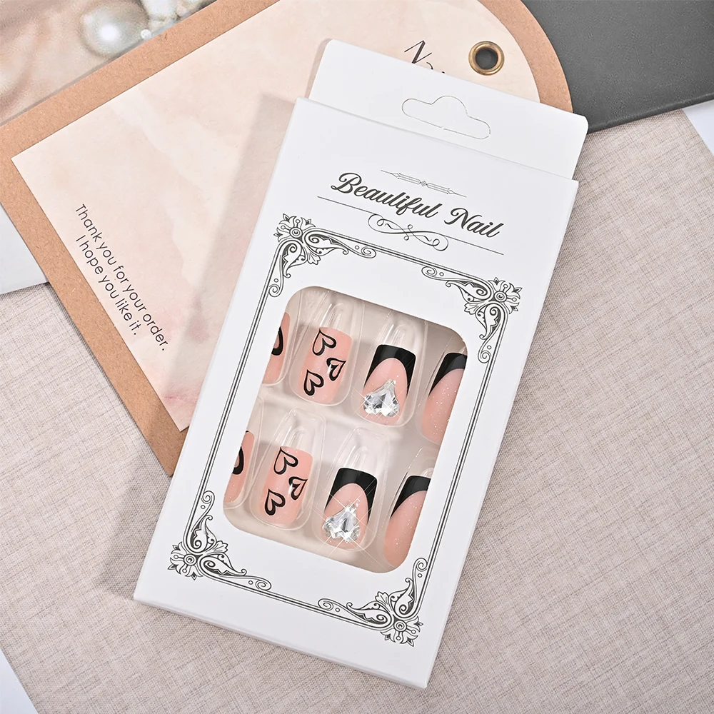 Unghie finte a pressione con cuore francese quadrato corto carino 24 pezzi Unghie finte con strass a forma di cuore di San Valentino con glitter rosa nudo e