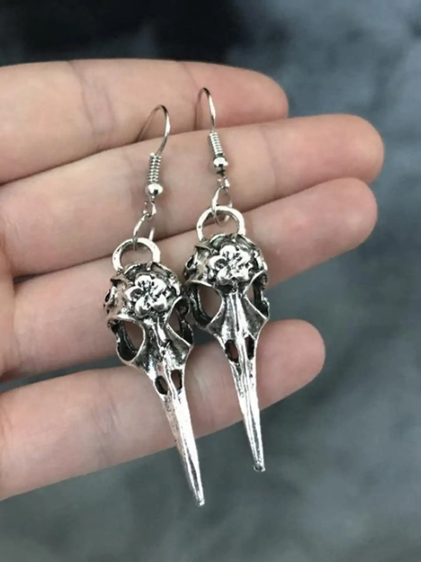 

Антикварные серебряные серьги-подвески в форме птичьего черепа с цветочным орнаментом для женщин