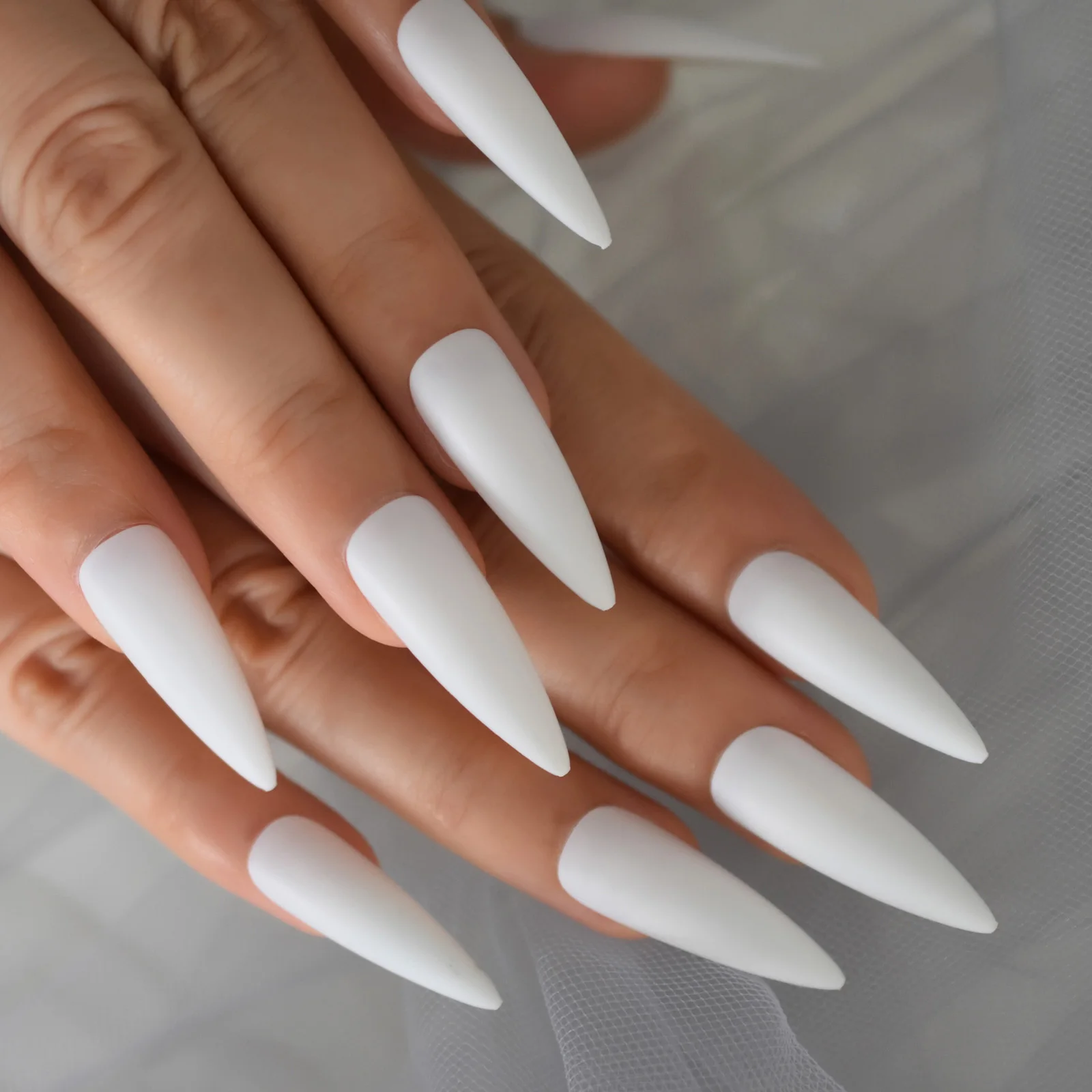 Mattweißes, scharfes, spitzes Design, gefälschter Nagel zum Aufdrücken, langer, gefrosteter Stiletto, vollständige Abdeckung, künstliche Kunstnägel für Frauen, Salon, Zuhause