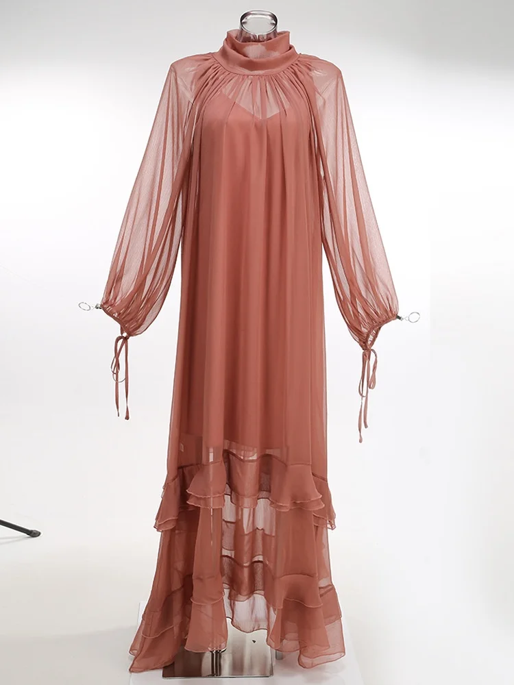 Sukienka maxi z szyfonu w stylu vintage – elegancka, zwiewna sukienka boho z wysokim dekoltem, długim rękawem, o kroju litery A, oversize, idealna na jesień i zimę.