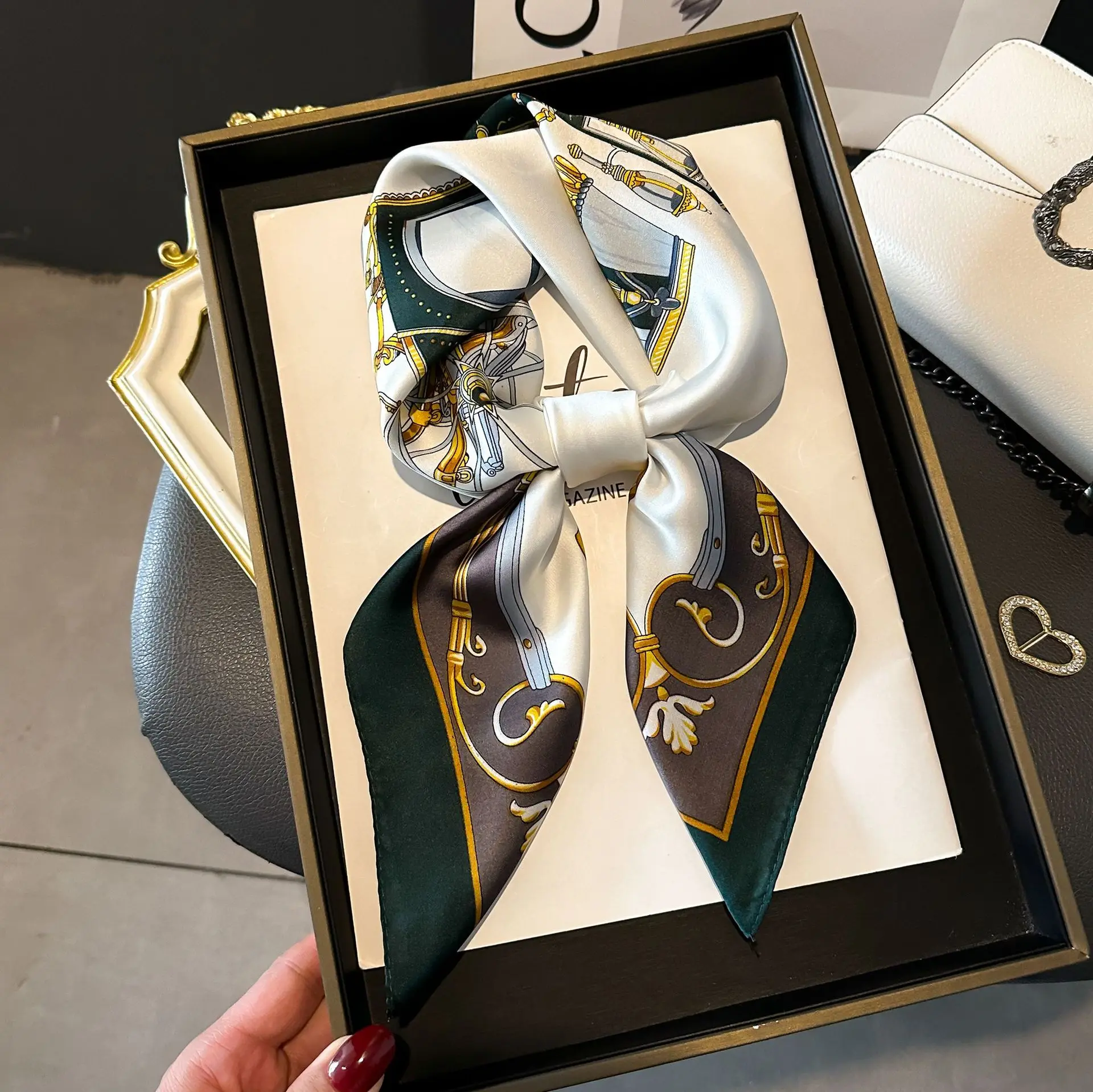 ファッション韓国スタイル小さな正方形スカーフ女性春秋ヴィンテージ首保護スカーフ多用途エレガントなバッグラップアクセサリー