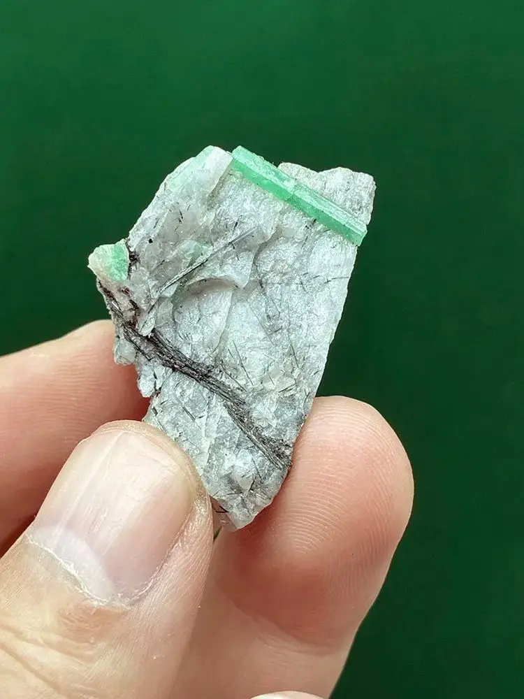 A1-4D 1 pièces 100% naturel vert émeraude minérale gemme spécimens pierres et cristaux Quartz Malipo