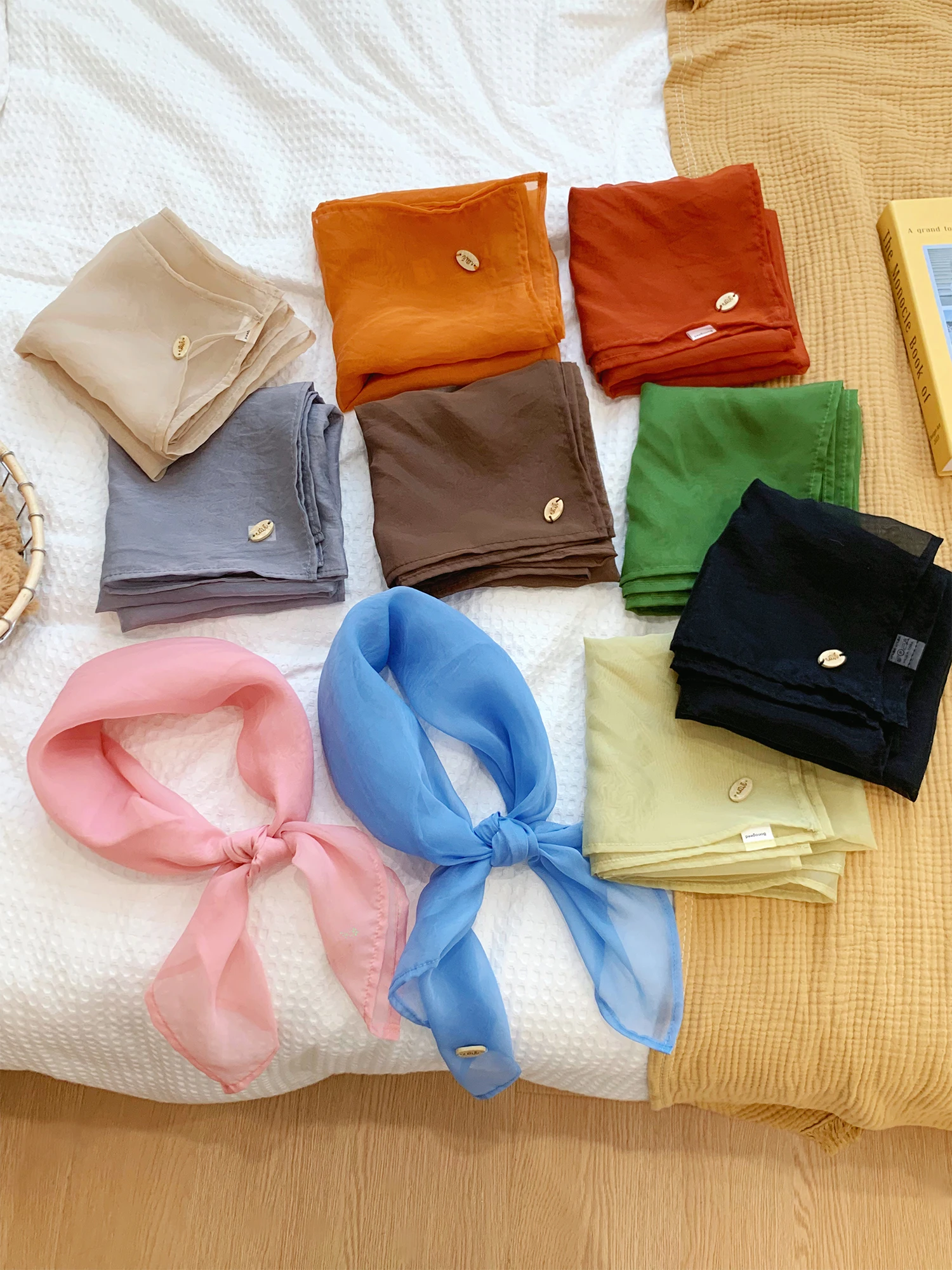 lenco-de-seda-pequeno-quadrado-leve-e-versatil-feminino-aquecedor-de-pescoco-e-faixa-de-cabelo-da-moda-para-primavera-outono-e-verao-em-cor-pura