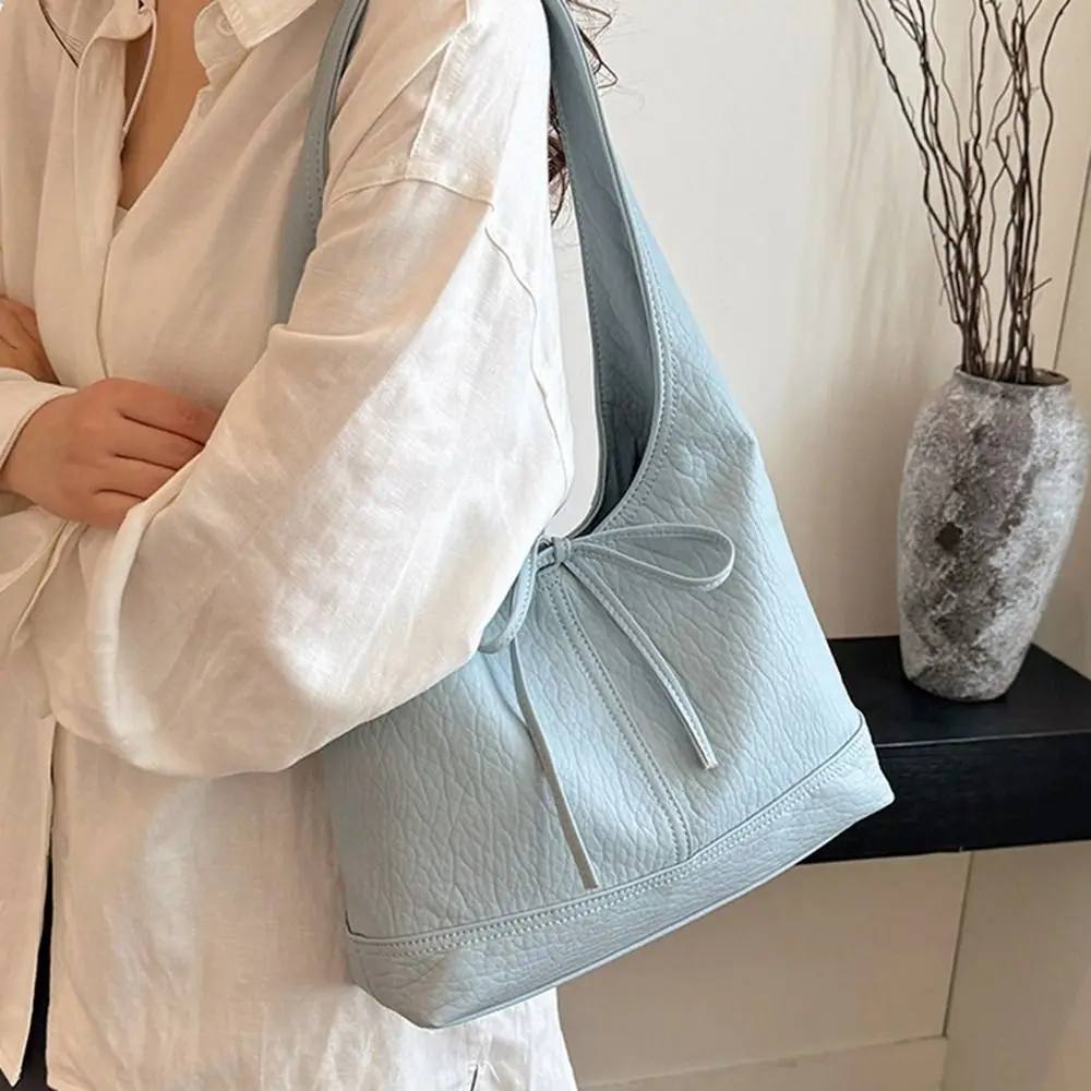 Bolso de mano de cuero Pu suave de estilo coreano informal, bolso de hombro con pajarita, bolso de axilas de Color puro que combina con todo, bolso de viaje