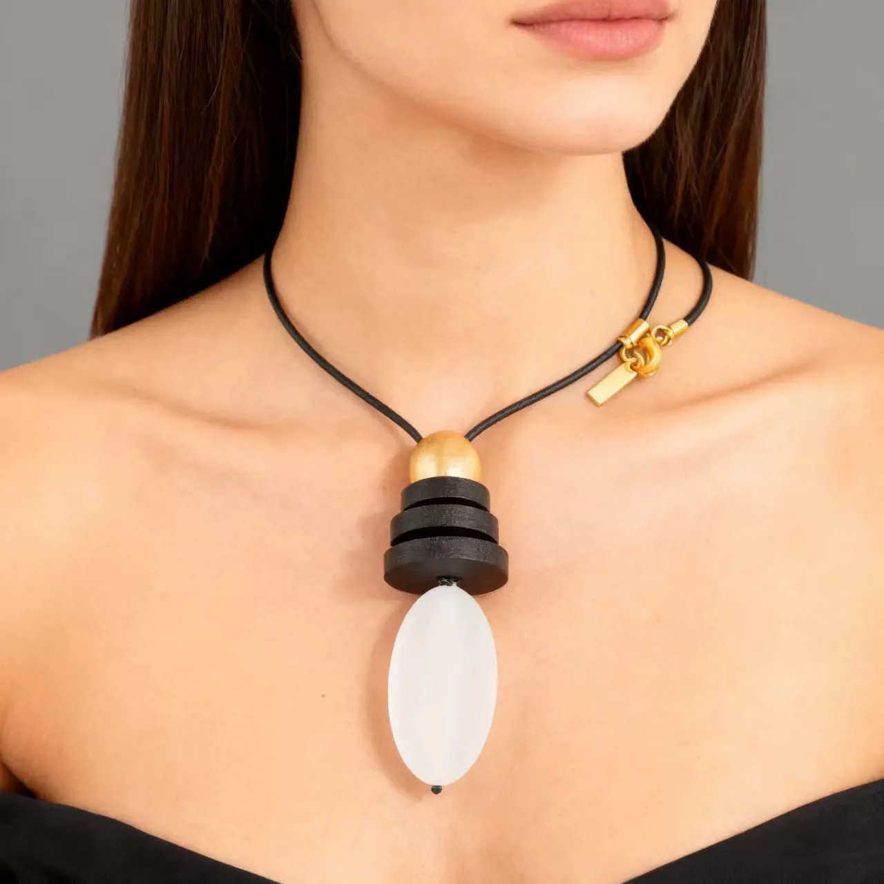 

Vintage Acrylic Geometric Wooden Pendant Necklace for Women Simple Long Sweater Chain Fashion Accessory