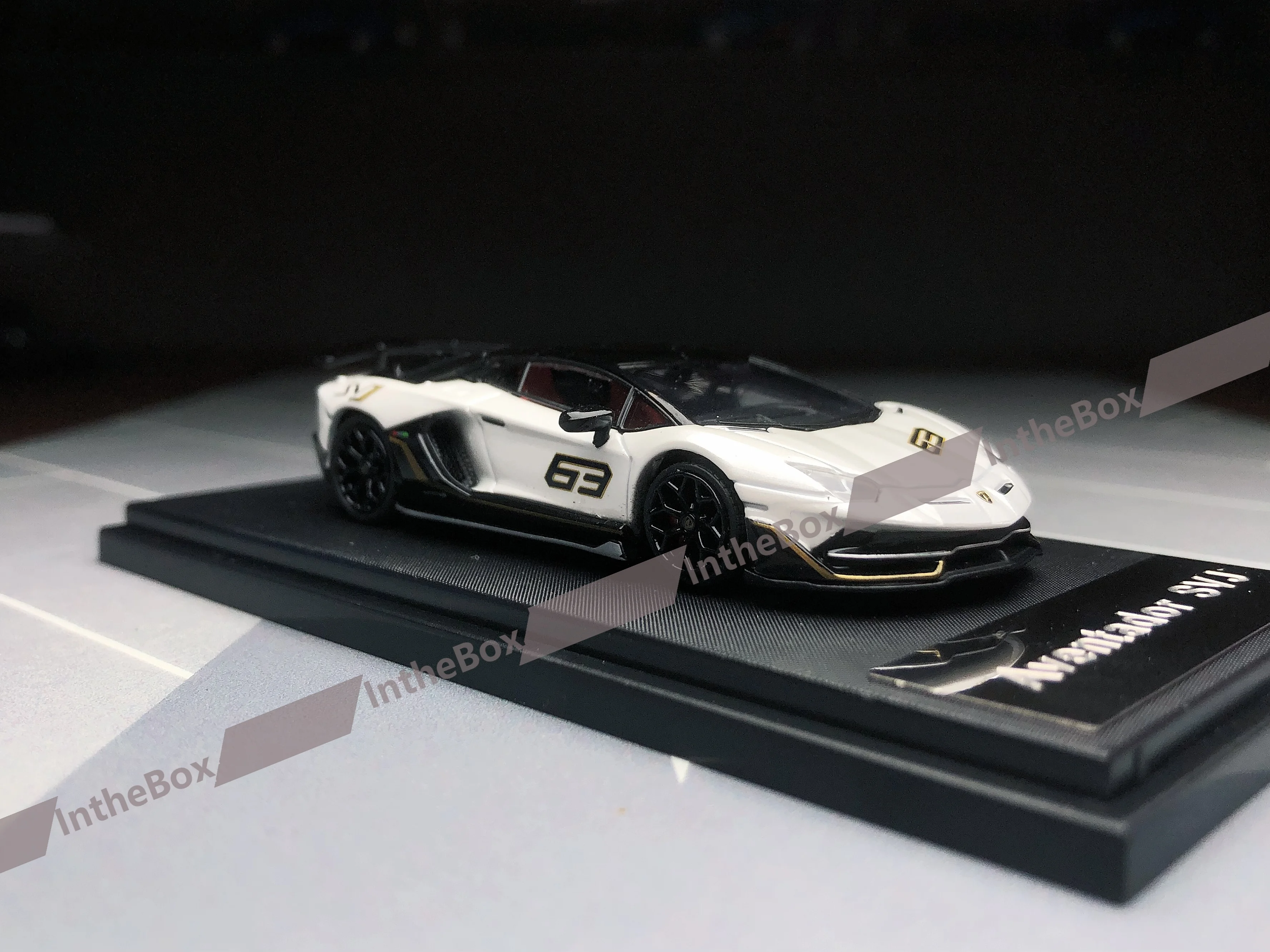 Rhino Model 1:64 Aventador SVJ Super Racing Sport Model Diecast Metal Car Collection Limited Edition Hobby Toys