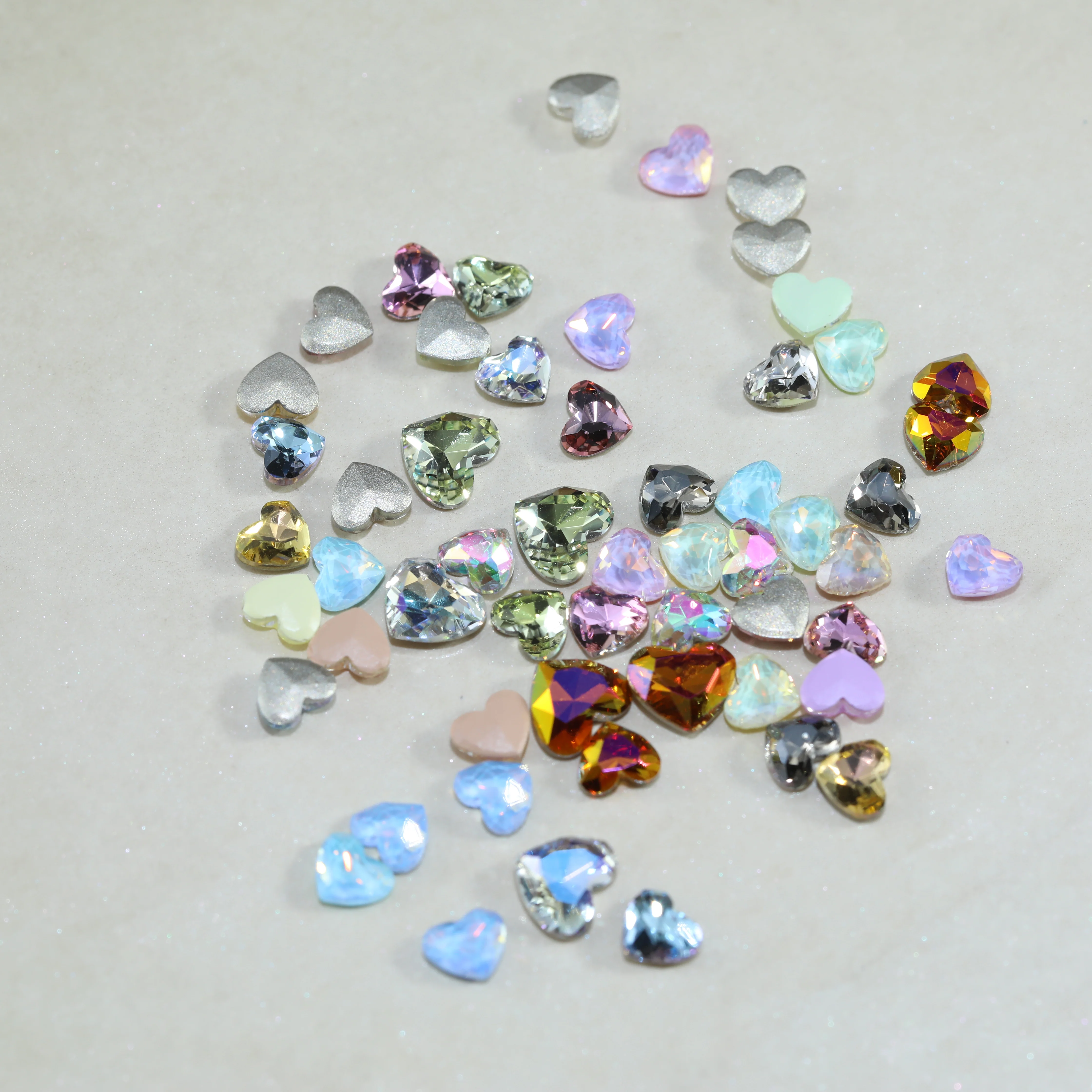 Herzförmige Flache Rückseite mit Abgeschrägter Kante Plus Strass Glänzende Kristall-Verzierungsteile für Nagelkunst, Taschen, Hochzeitskleider, DIY-Handwerksdekoration – Detail 5