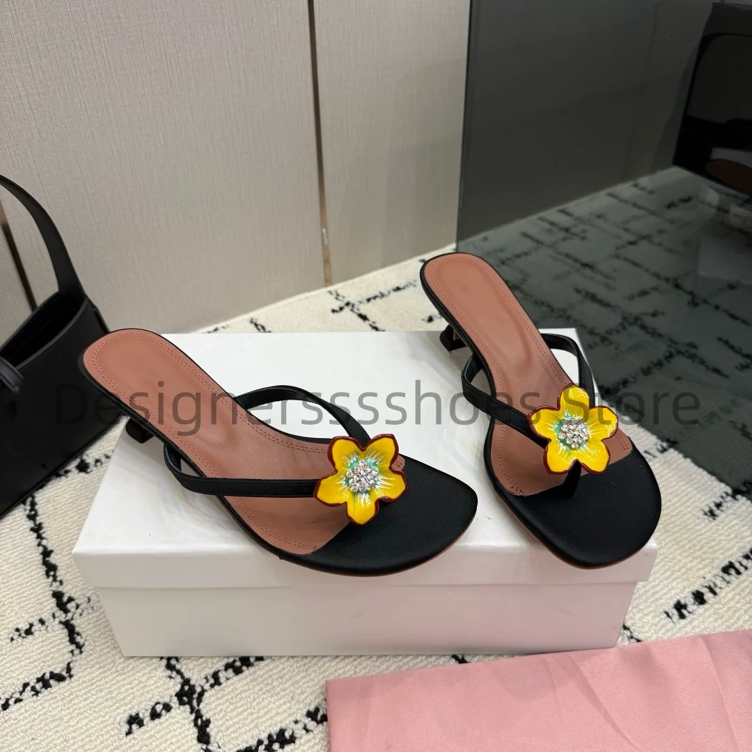 2026 New Low Heel Sandals Sunflower Rhinestone Buckle Sheepskin Insole Genuine Leather Outsole Daily Dress Shoes