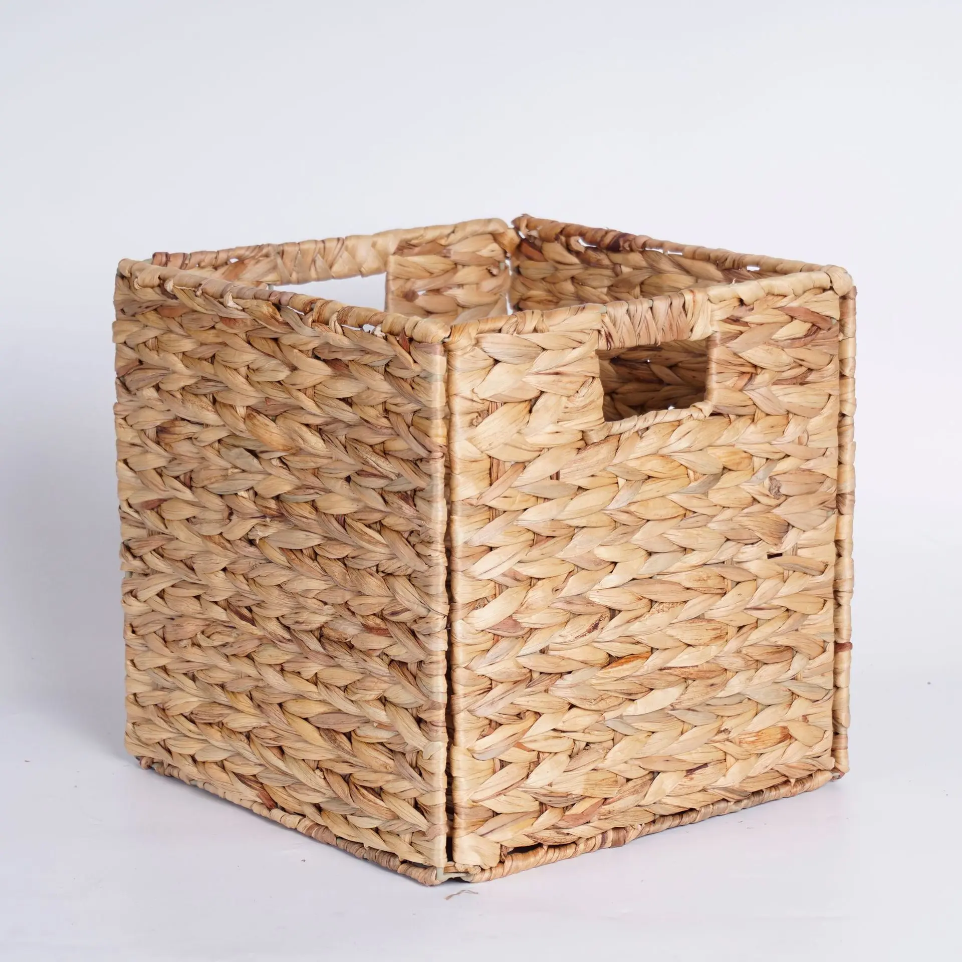 

High quality water hyacinth grass hand woven storage basket Storage basket Foldable storage basket with built-in iron frame