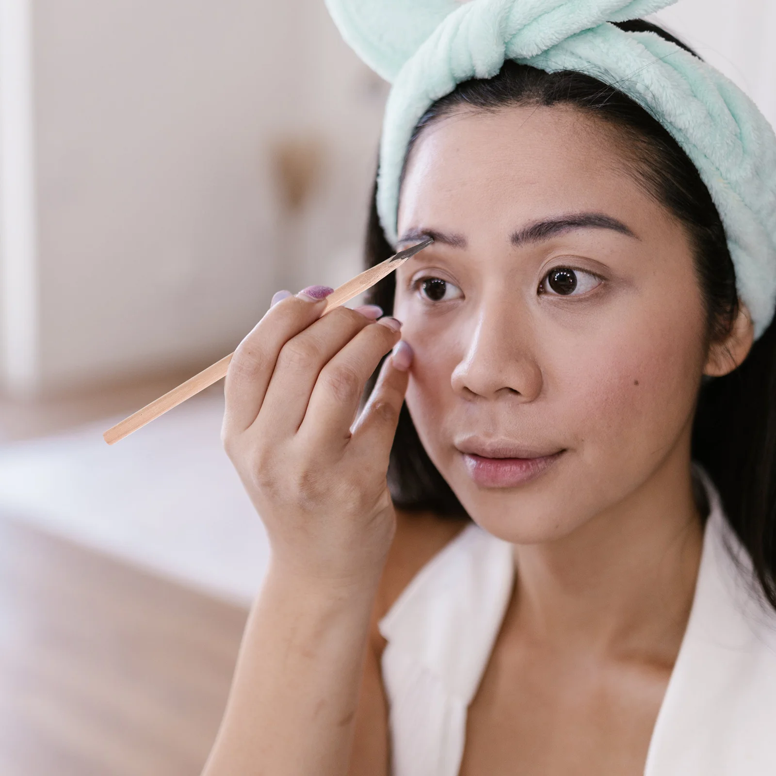 女性用メイクアップブロウペンシル 木製素材 ソフトな塗り心地 自然な眉シェイパーペンシル 長持ちするフォーミュラ