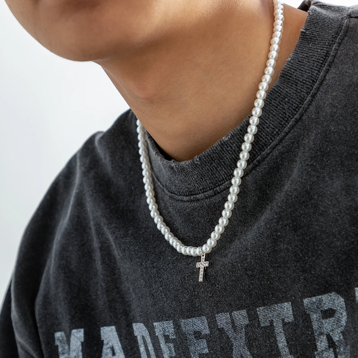 Pearl Beads Chain with Shiny Rhinestone Cross Pendants Necklace Men Trendy White Beaded Choker on Neck 2022 Fashion Jewelry Male