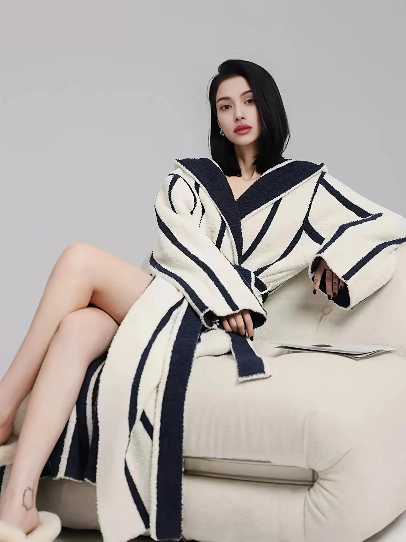 【COZY Soft Plush Feel】Women's Striped Print Long Sleeve Bathrobe, Casual Soft Comfortable Warm Hooded Robe, Ladies Sleepwear for