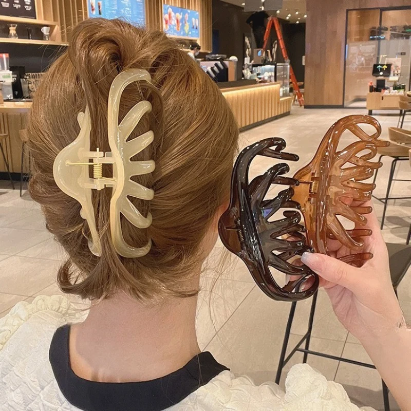 French Retro Lagre Size Grab Clip Women's Elegant Hairpin Back of The Head Temperament Shark Clips with Many Hair Accessories.