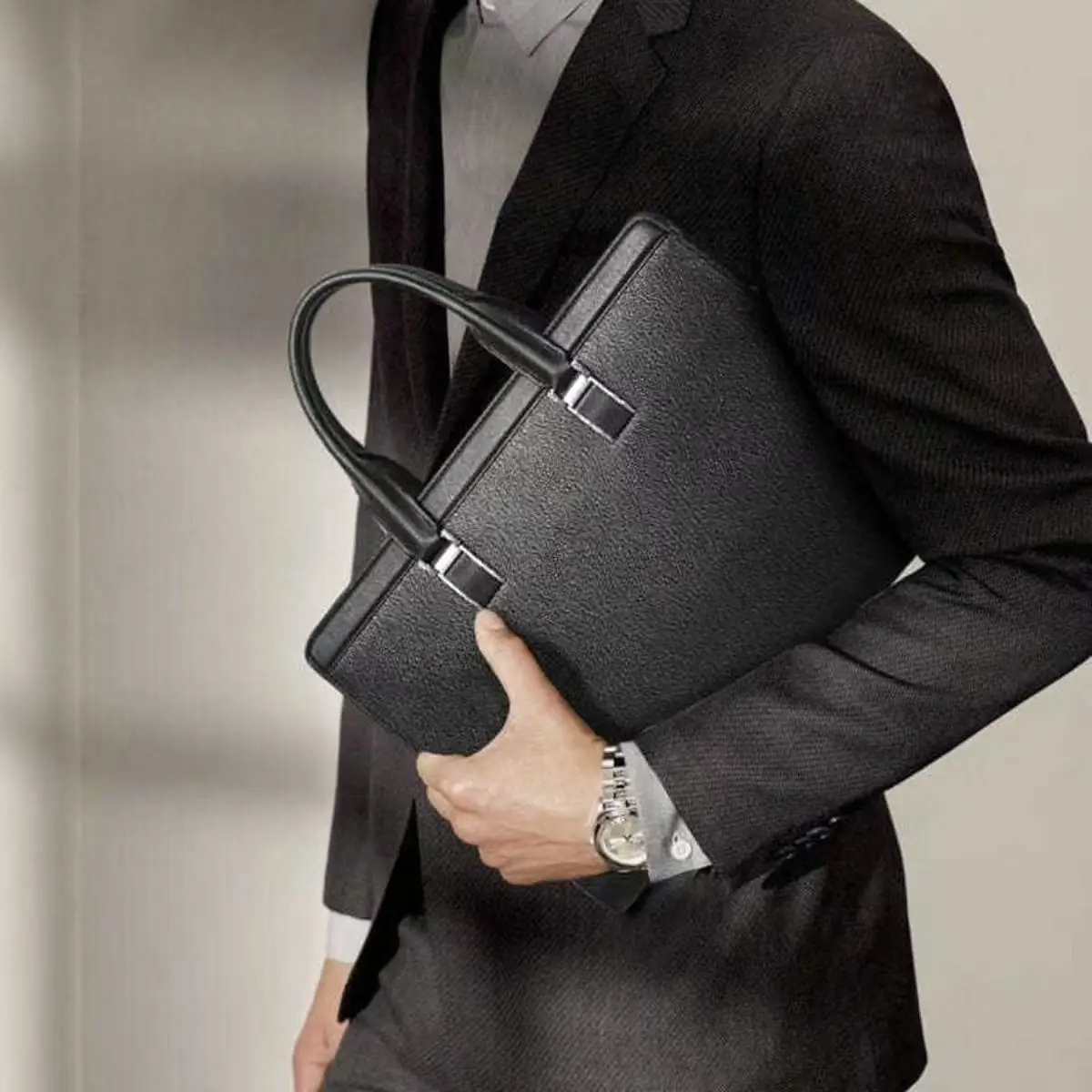 2027 New Luxury Solid Crocodile Skin Genuine Leather Business Men Briefcase Male Shoulder Bag Men Messenger Laptop Computer Bag