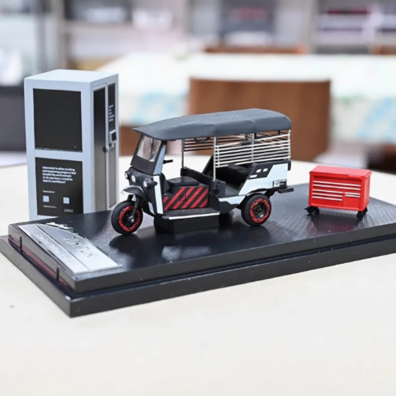 

Литой под давлением масштаб 1:64, имитация трехколесного велосипеда, модель автомобиля из сплава с зарядной станцией и ящиком для инструментов, хобби, коллекционные украшения, подарочная игрушка