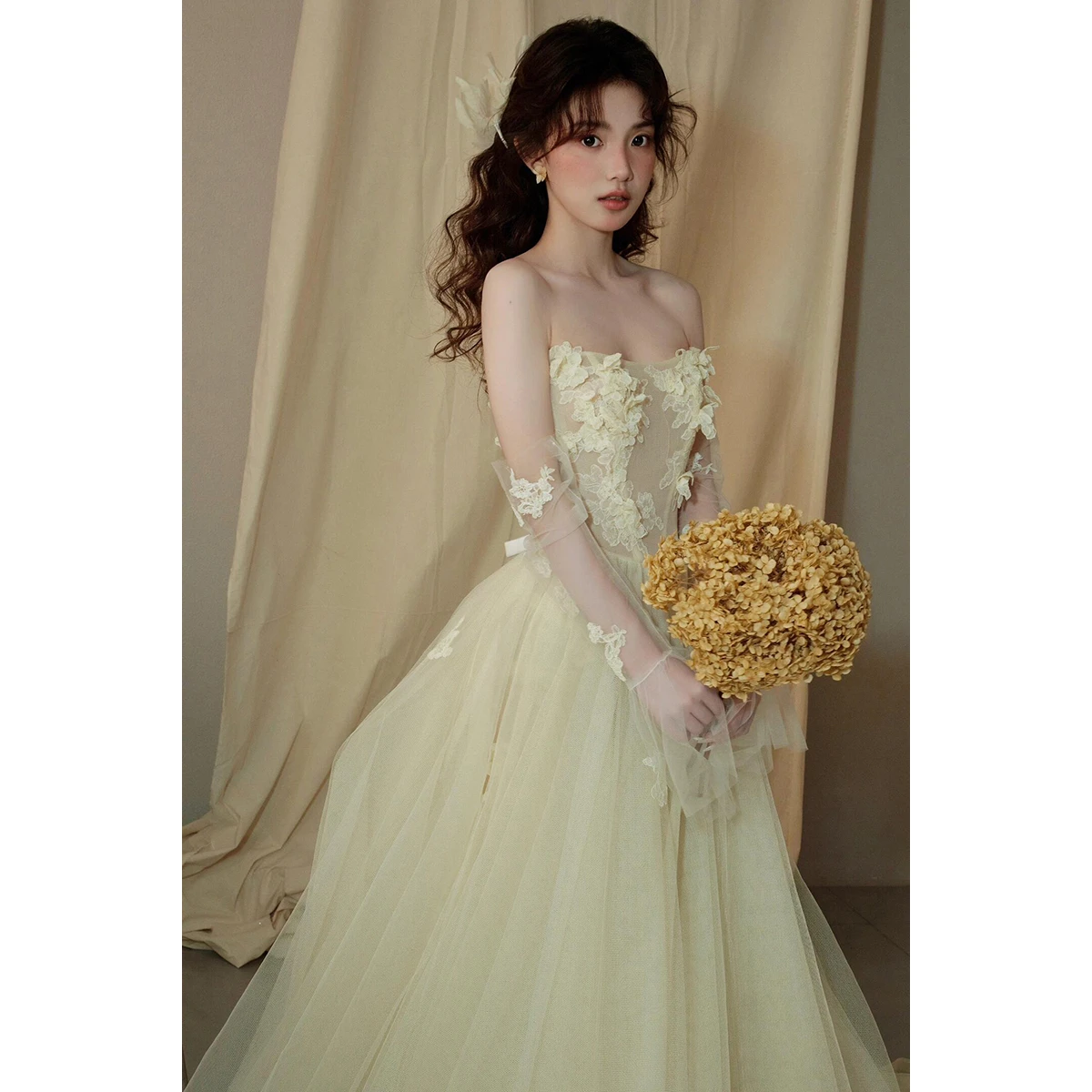 

Light Wedding Dresses Sweet Flower Strapless Wedding Dress With Court Train Classic A-line Brides Wedding Dresses Customized