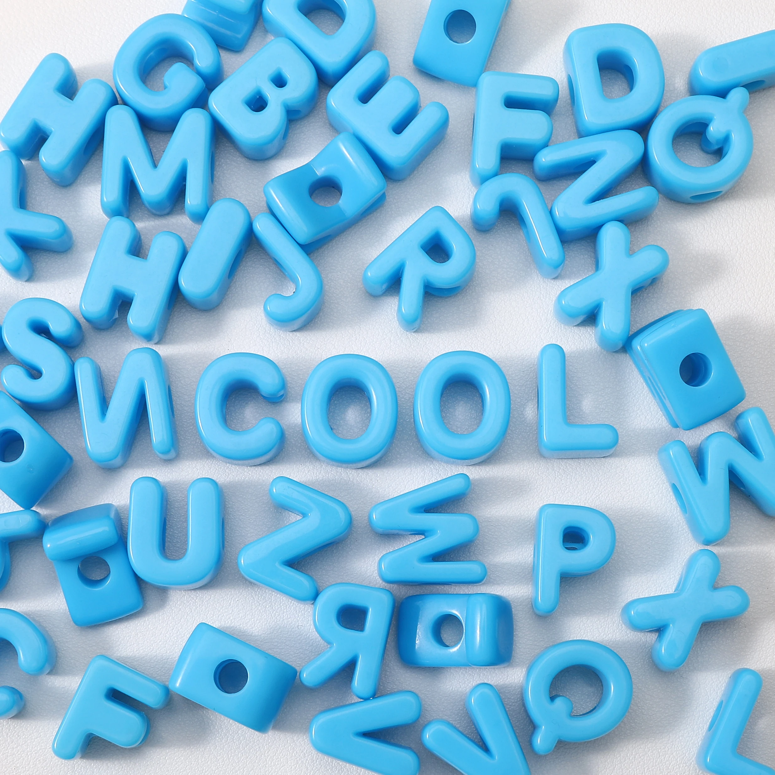 Image of 20 Stück blaue Acryl-Buchstabenperlen mit großem Loch, für handgefertigte Ornamente, Alphabet-Abstandshalter, Halskettenzubehör, DIY-Schmuck