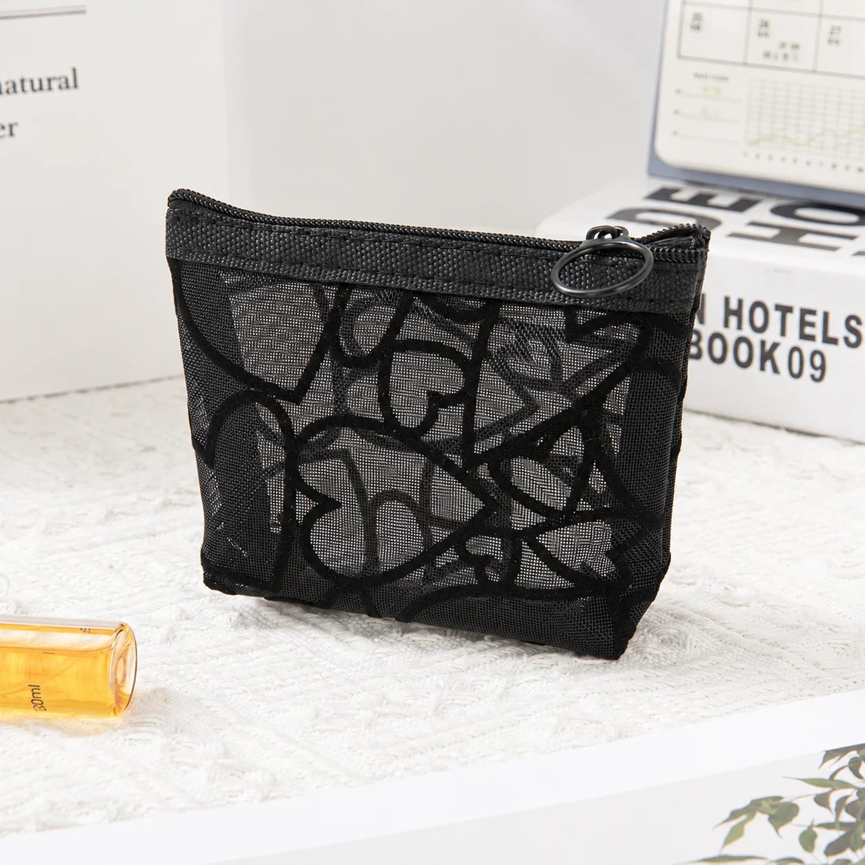 Makeup Storage Bag Heart-Patterned Beauty Essentials Bag Black Cosmetic Bag Wear-Resistant For Skincare Storage Daily Commuting