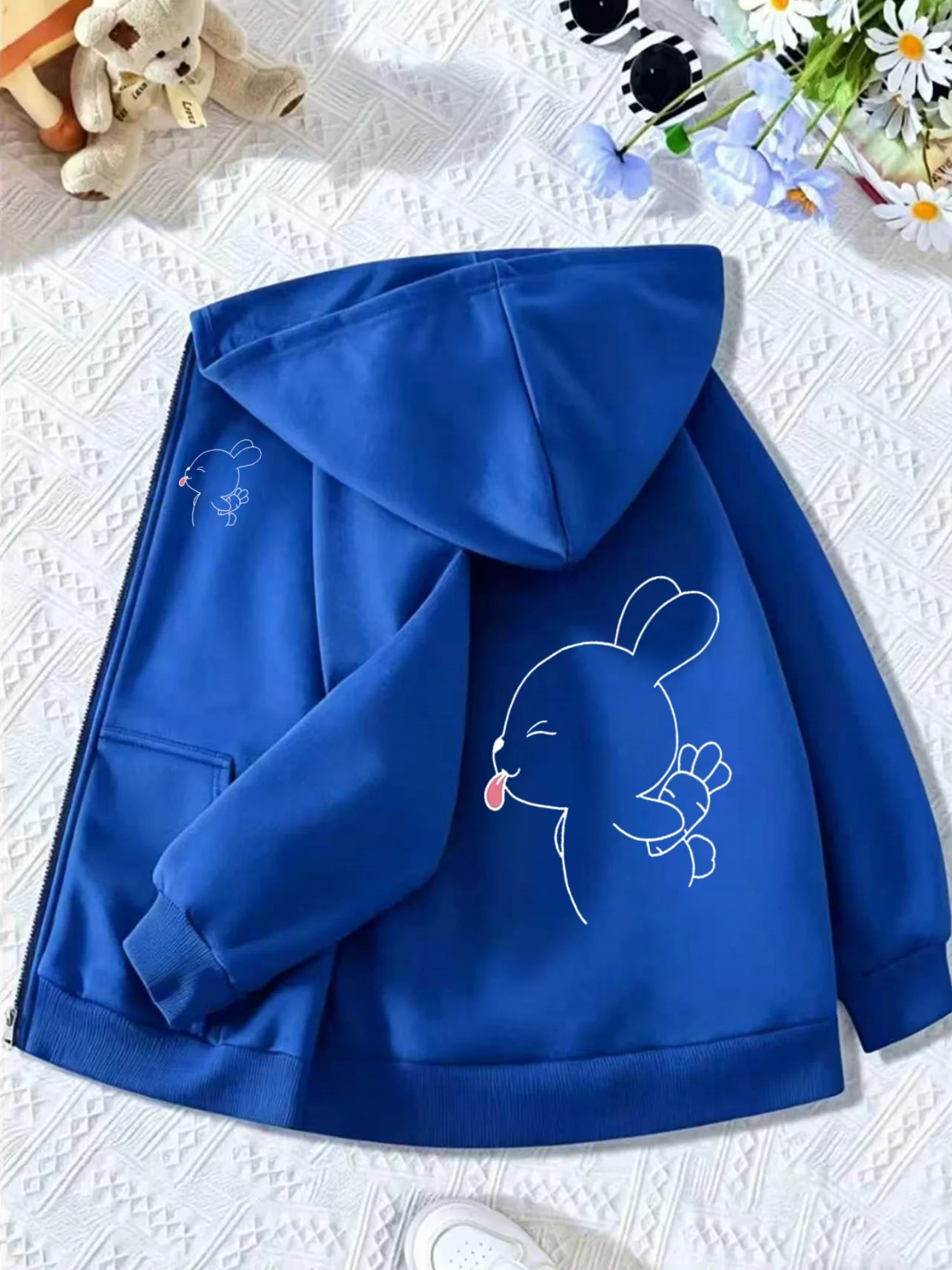 Rabbit-print zip-up hoodie for kids—a warm, casual long-sleeve jacket suitable for boys and girls.