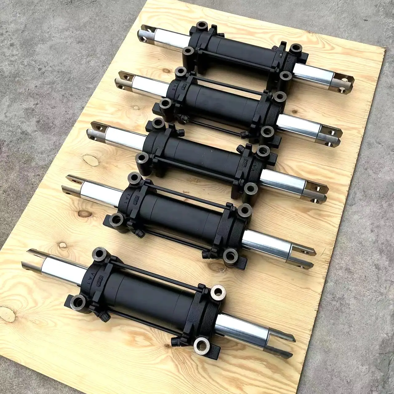 

Linde 3035404204 Genuine Hydraulic Steering Cylinder Forklift Attachments for 352/H40-50