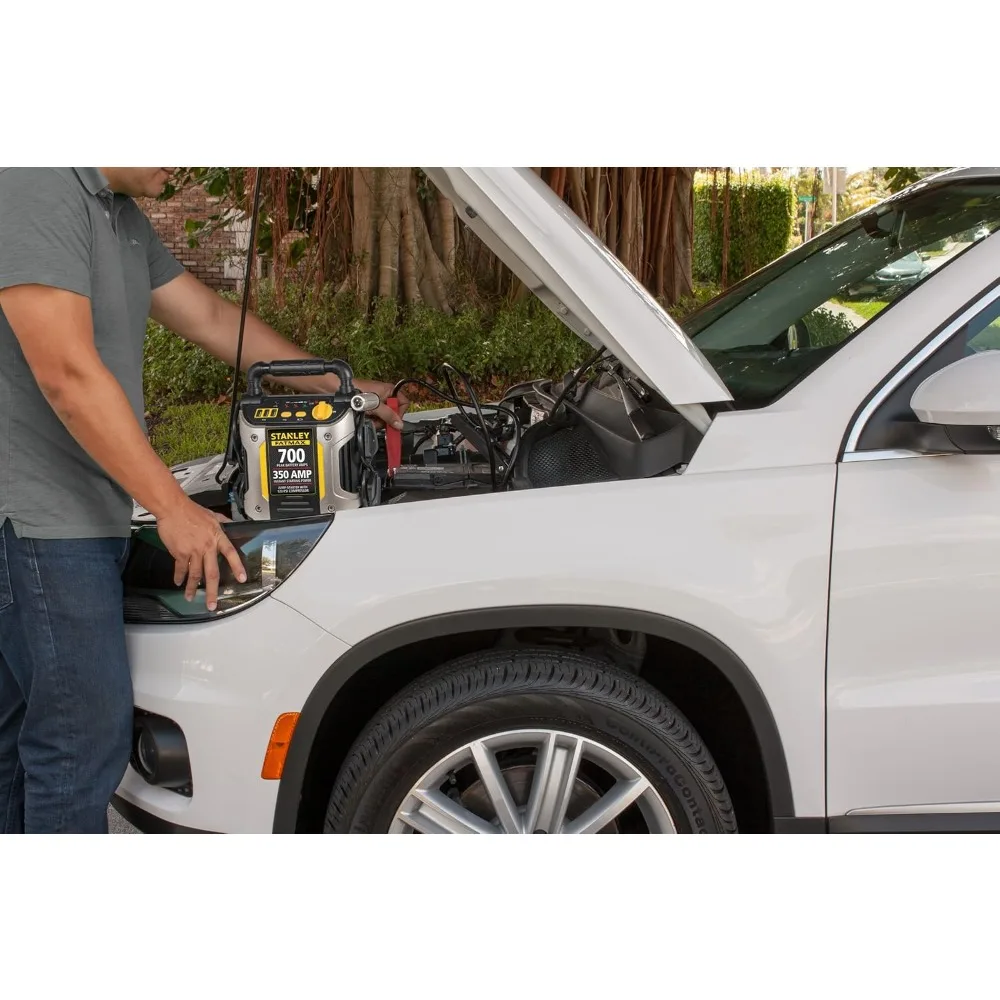 Arrancador de batería portátil Stanley J7CS de 700 W con compresor de aire de 120 PSI y puertos de carga USB triples de 15 W