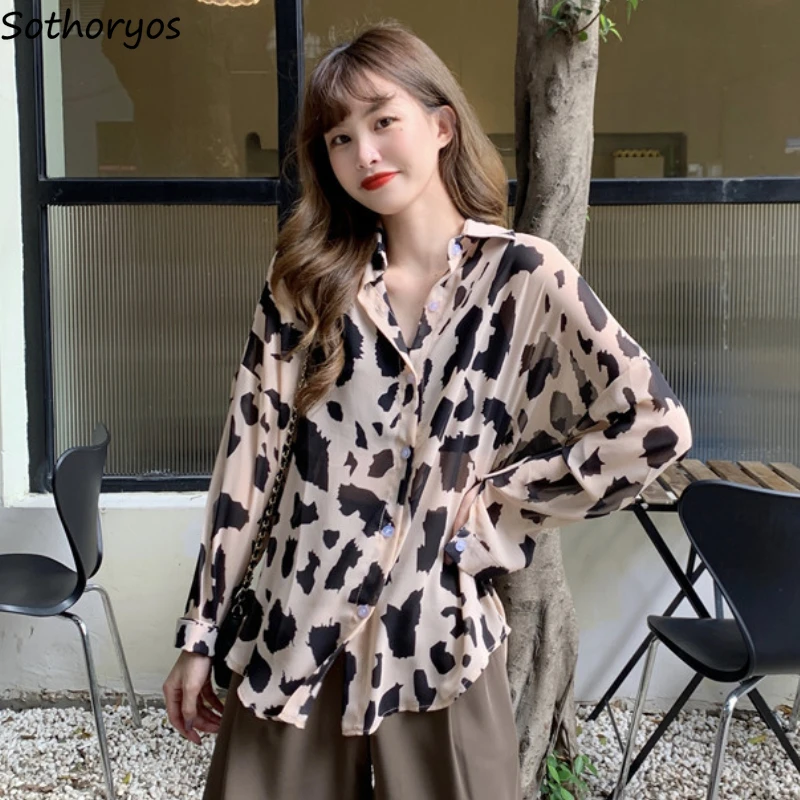 Camisas leopardo vintage femininas, tops soltos à prova de sol, streetwear de férias, casual fina, manga longa, combinação macia, Ulzzang