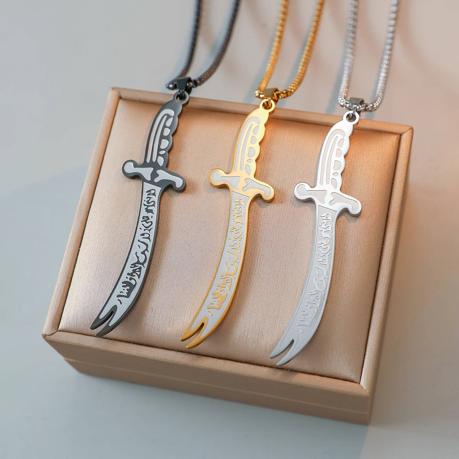 Islamic Curved Blade Pendant Necklace, Men's Style Stainless Steel Engraved Pattern Dagger Design, Solid Box Chain Fashion Jewelry, Stylish and Unique Daily Wear Accessory, Perfect Birthday, Anniversary, and Holiday Gift, Suitable for Him