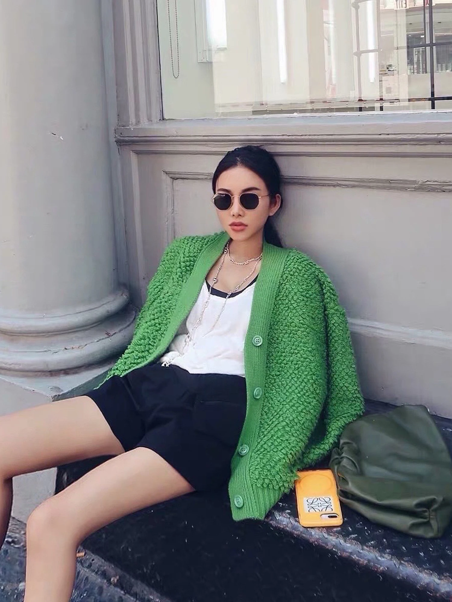 

Свитер-пальто оверсайз BetChow с круглым пушистым дизайном, прямой крой, длинный рукав, V-образный вырез, на пуговицах, однотонный, осень-зима