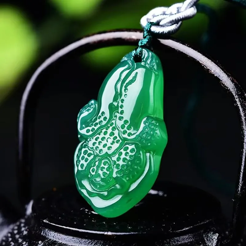 Natural Green Chalcedony Hand-carved Cabbage Pendant Fashion Boutique Jewelry Female Green Agate Necklace Gift