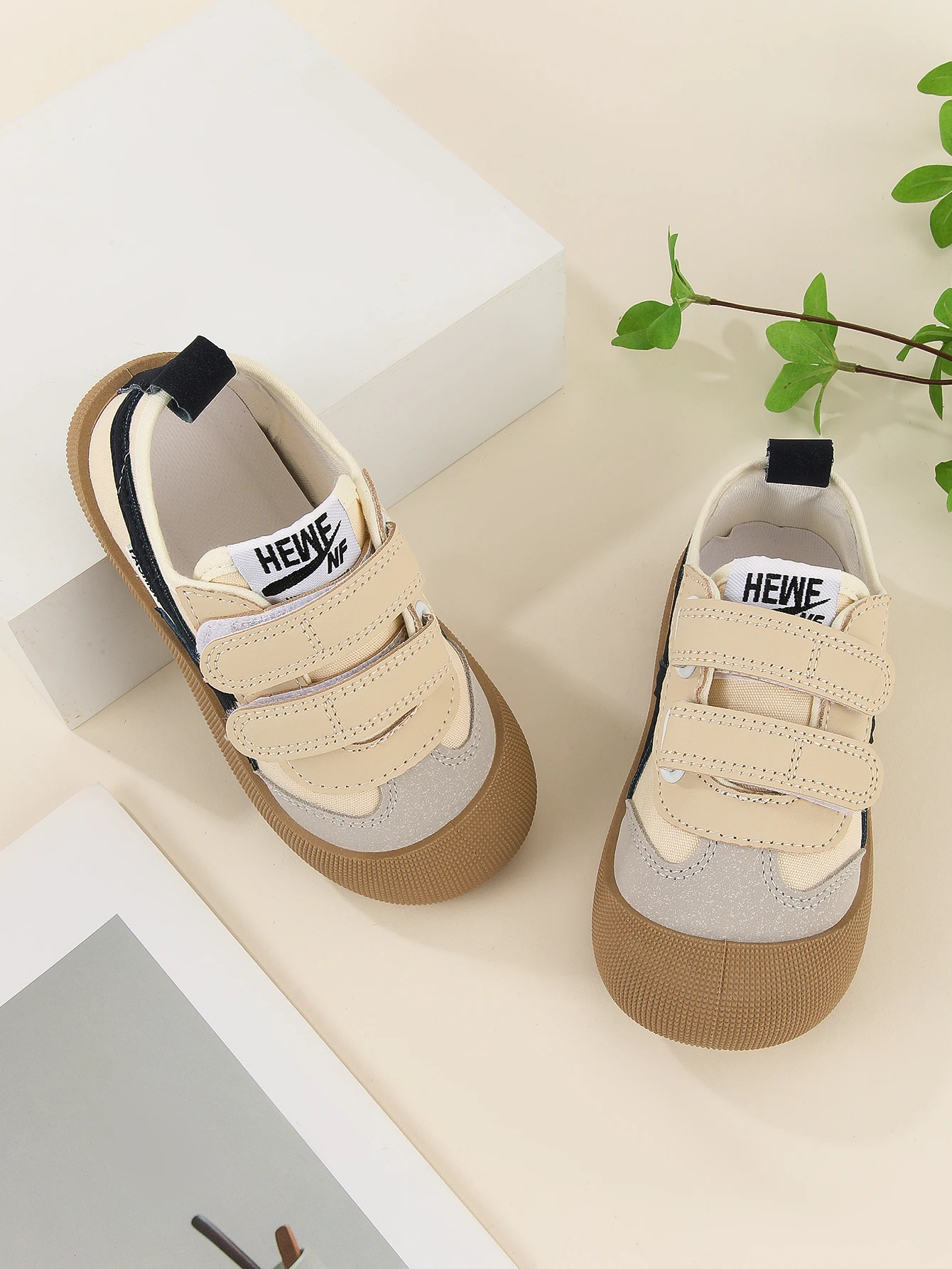 

Spring and Autumn 2025 New Korean version of indoor girls canvas shoes soft-soled children's baby toddler shoes children's shoes