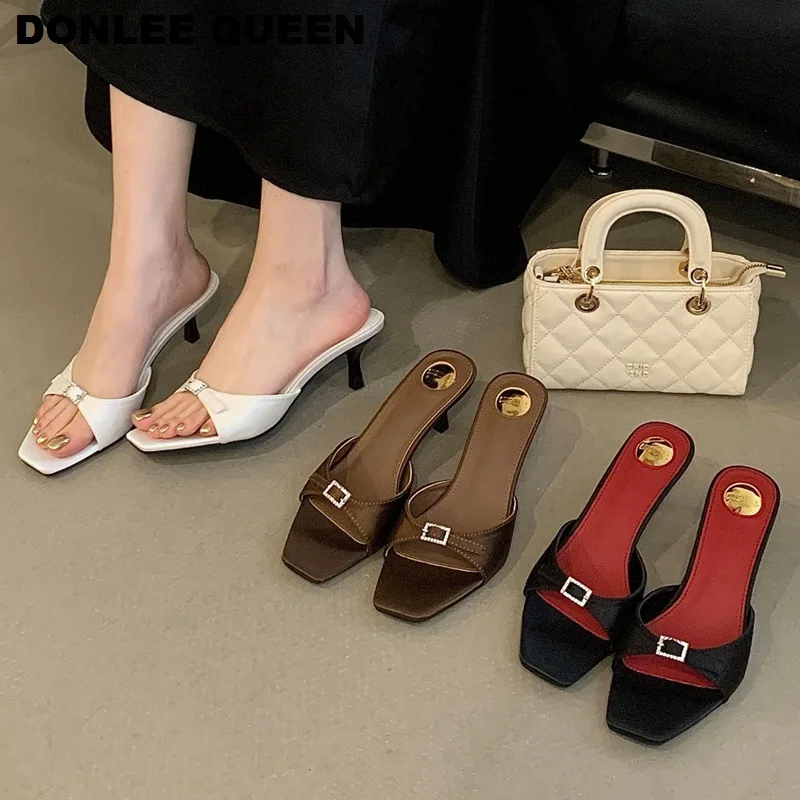 

Новые летние женские шлепанцы 2026: модные, удобные, на тонком высоком каблуке, сексуальные мюли и вьетнамки