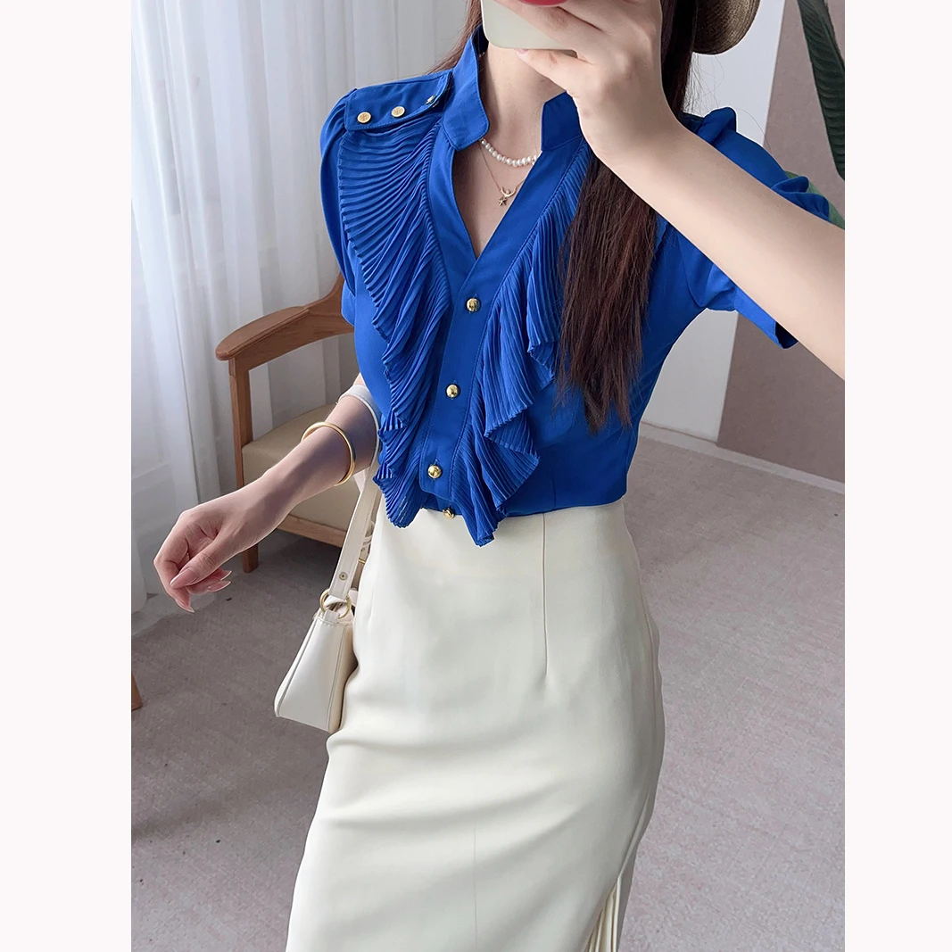 Csa azul ajustada con cuello en V para mujer, e pliegue de acordeón sin mangas con detalle de botones, estilo de vi...