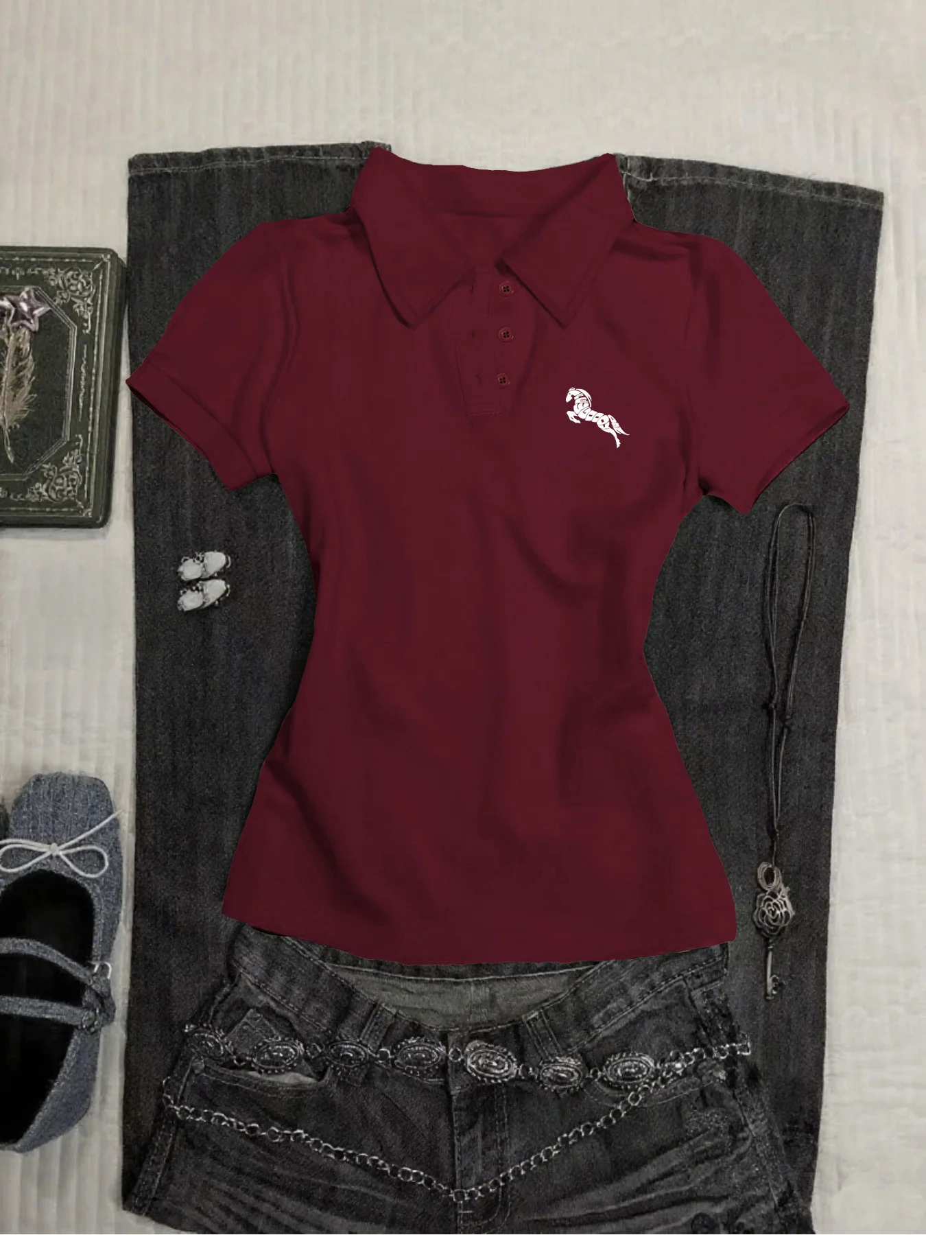 Damen Slim-Fit Y2K Sweet-Spicy-T-Shirt mit V-Ausschnitt, stilvolles, leicht elastisches, figurbetontes Oberteil, ganzjährig tragbares, bequemes Poloshirt – Detail 2