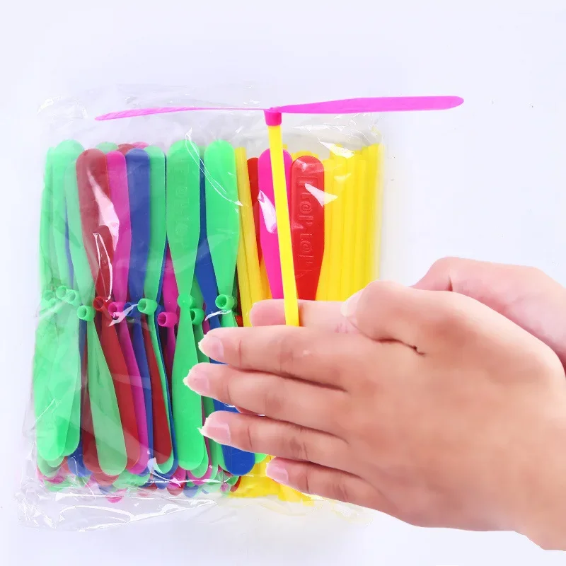 10 قطعة/الوحدة الجدة الكلاسيكية البلاستيك الخيزران اليعسوب المروحة الرياضة الاطفال الأطفال هدية تحلق في الهواء الطلق لعب الأطفال #6