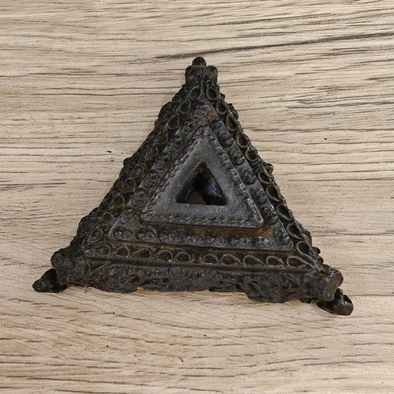 Nepalese Brass Fine-Crafted Base with Three-Sided Vajra and Dragon Head Design