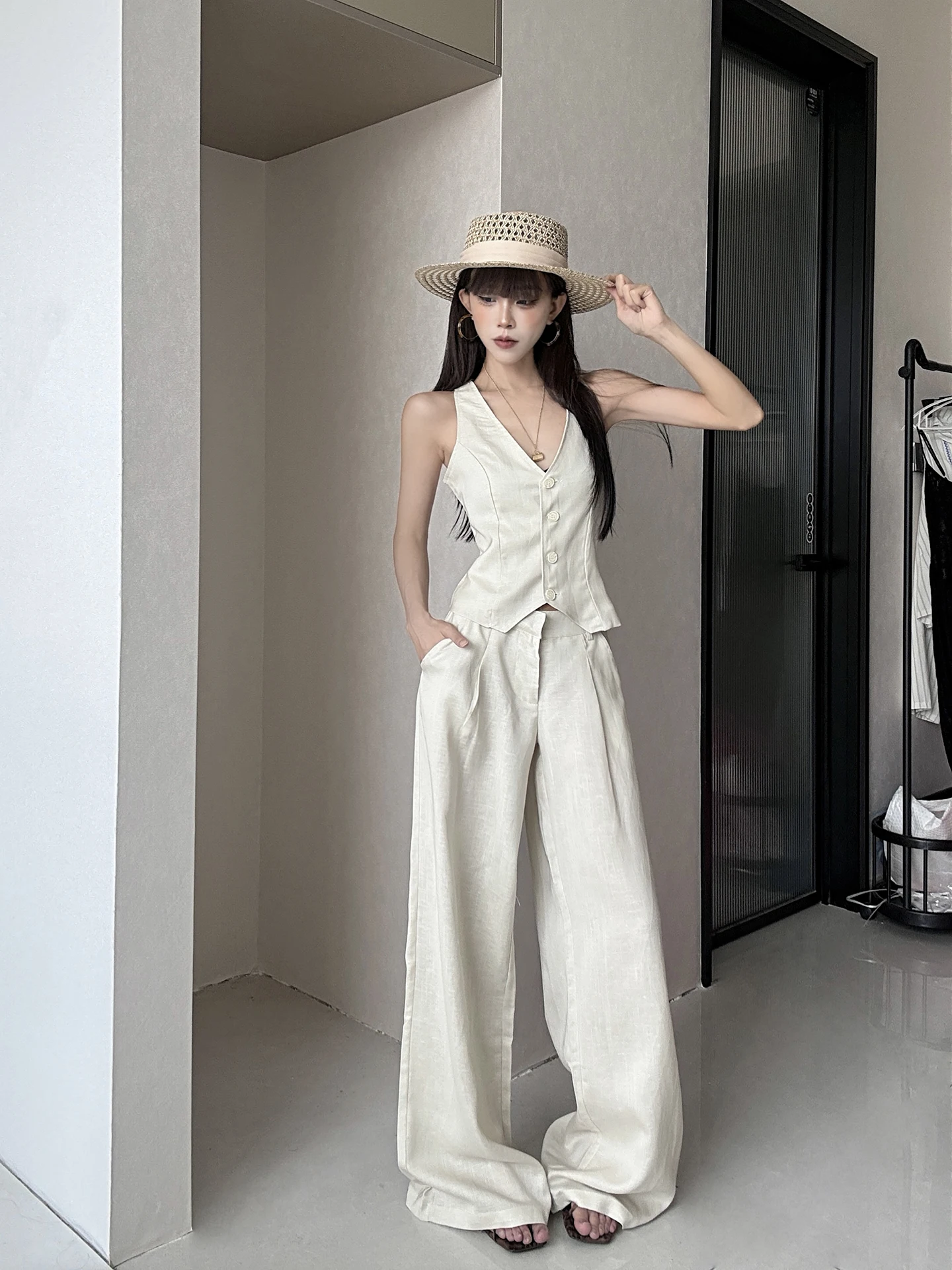 

MianCun Elite Women's V-neck Sleeveless Waist-cinched Vest Wide-leg Casual Pants Fashion Set Summer Seasonal Two-piece Suit