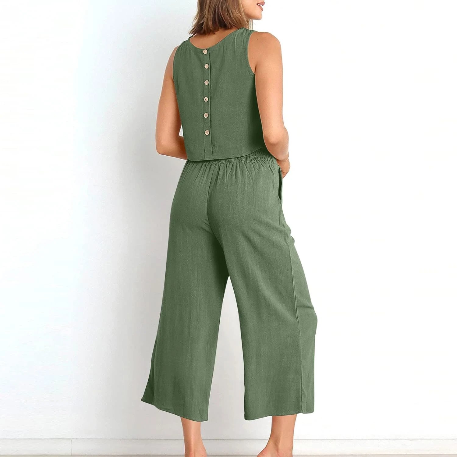 Trendy and stylish wide-leg pants and tank top set for women - Comfortable and chic two-piece lounge outfit - Perfect summer ens