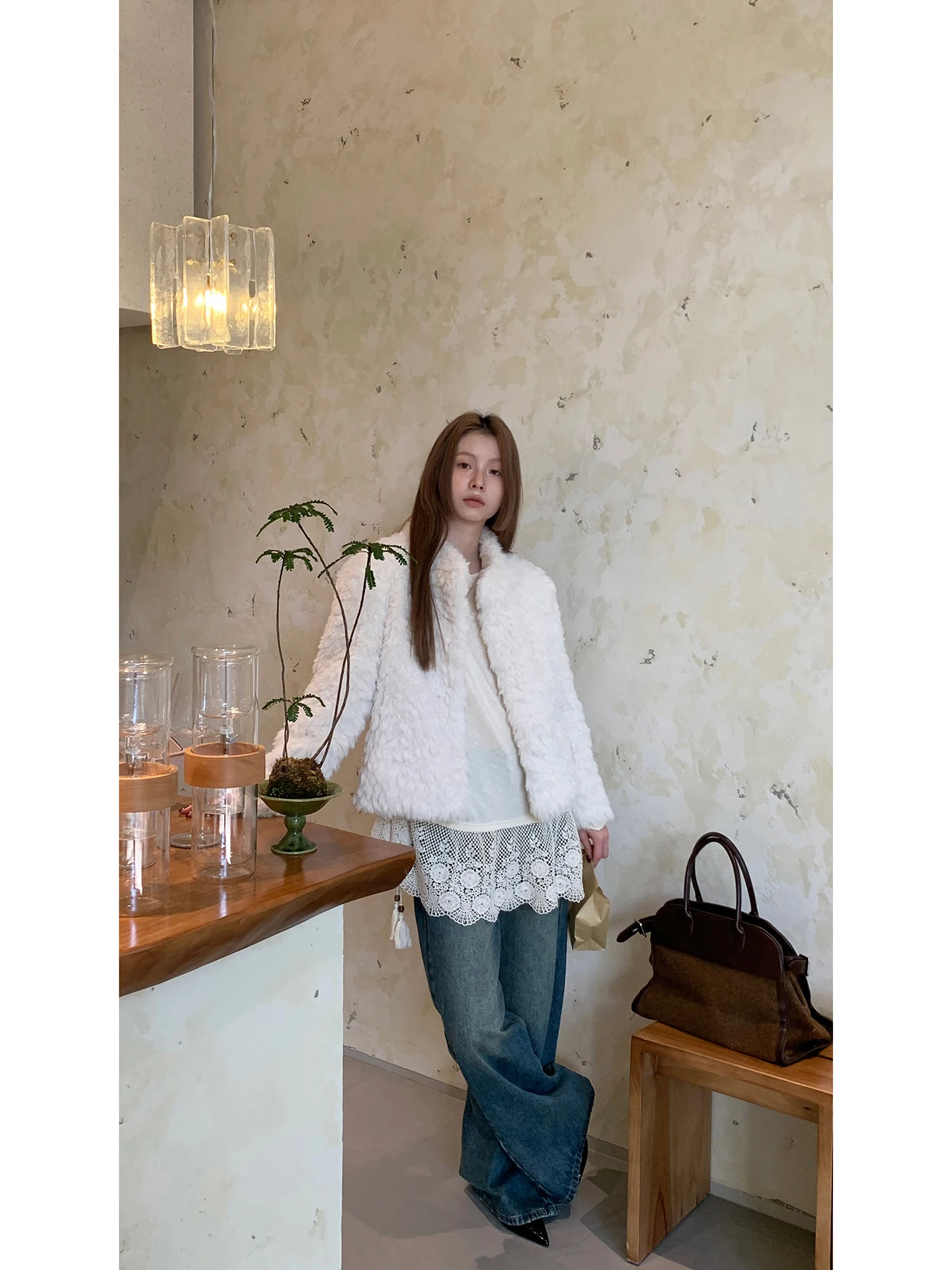 جاكيت نسائي من الفرو الأبيض، موديل خريف وشتاء 2025 الجديد، تصميم كوري أنيق، معطف قطني عصري للتنقل اليومي #2