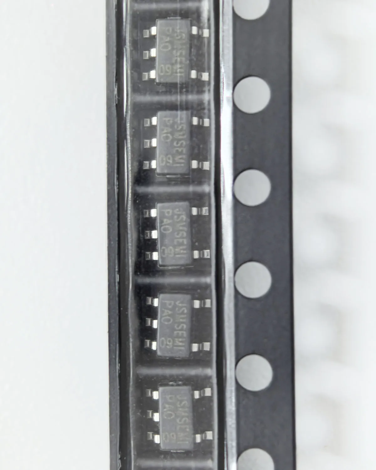 TLV70433 TLV70433DBVR PAO 3.3V TLV70430 TLV70430DBVR 3V TLV70450 TLV70450DBVR PAX 5V SOT23-5 100mA Low Dropout Linear Regulator