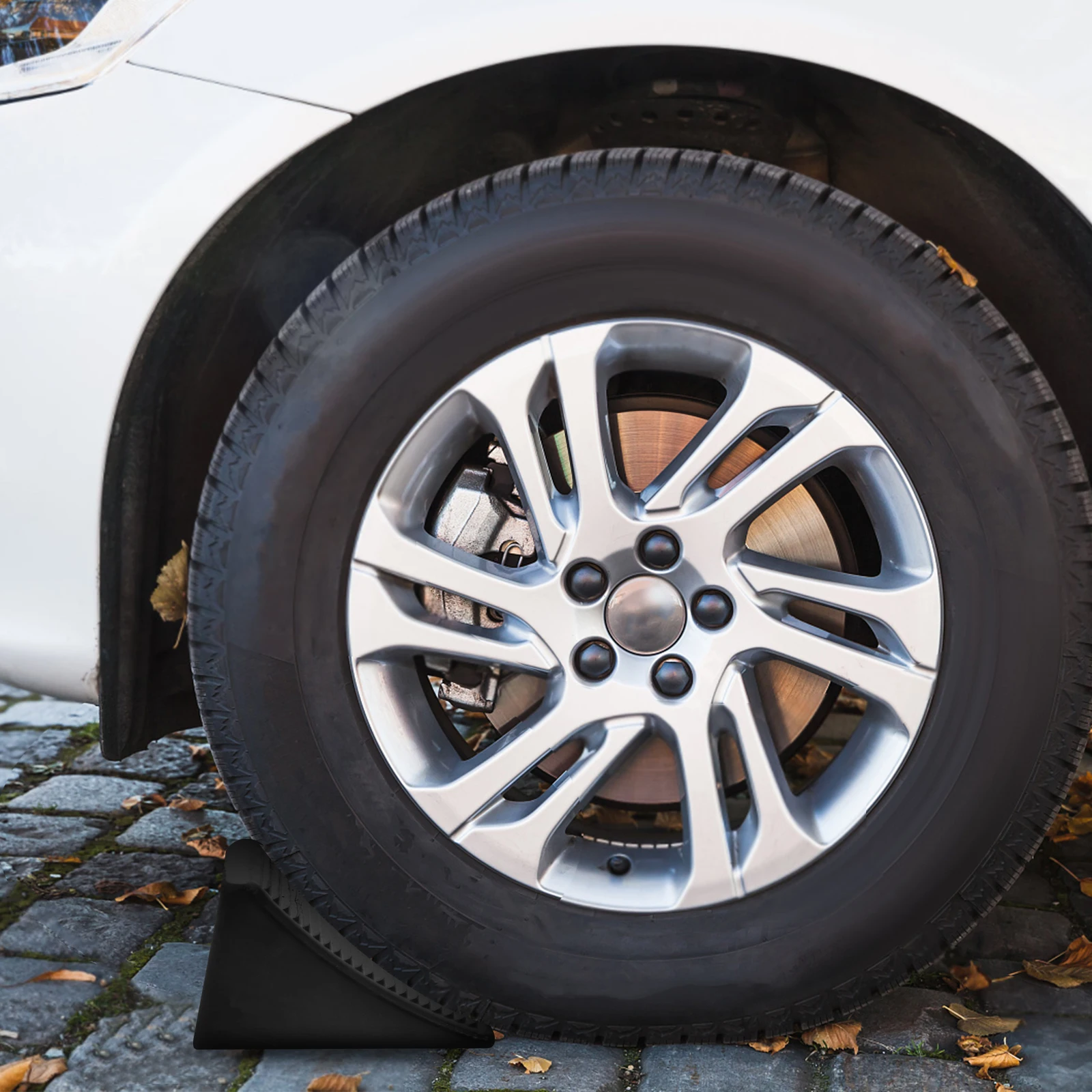 

Rubber Wheel Chocks Durable Triangular Anti Slip Suitable Cars Trucks Portable Storage Slope Use Trailer Blocks RV Stabilizer