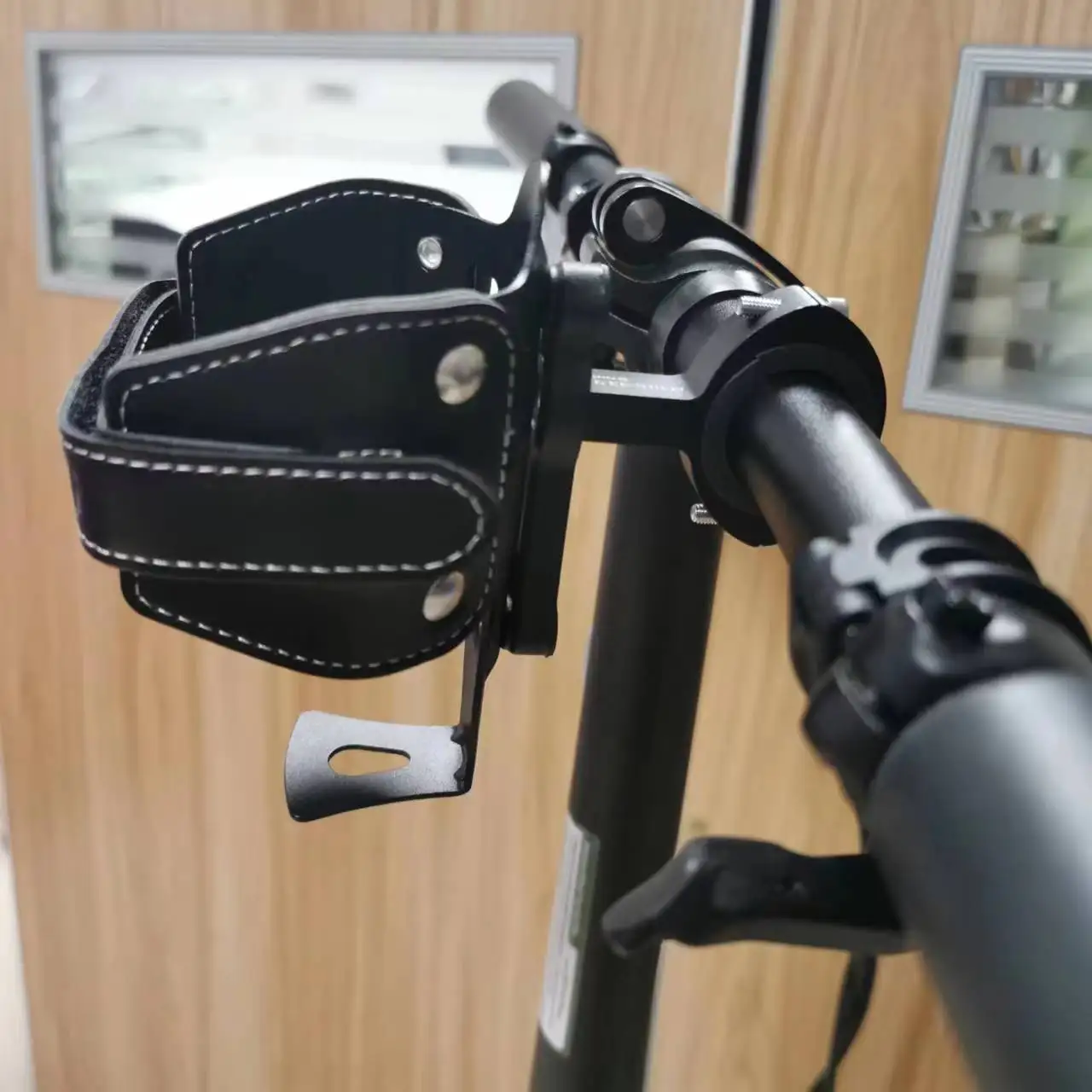 ODI Fahrrad-Flaschenhalter, 53 g, Retro-Rindsleder, Aluminiumlegierung, verstellbare Breite, Wasserbecherhalter für Mountain Road Faltrad – Detail 13