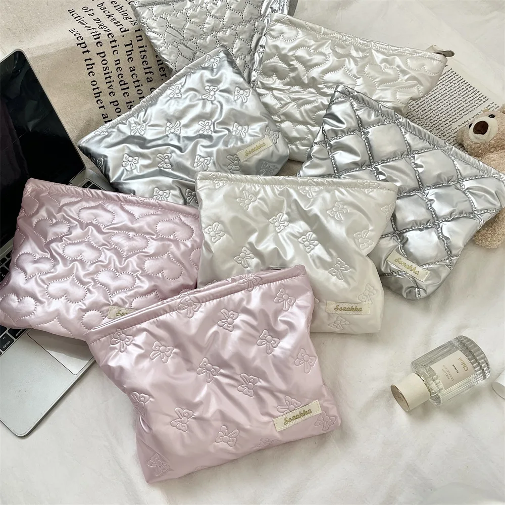 Pochette de maquillage en PU matelassé coréen en forme de cœur, pochette de rangement multifonctionnelle, sac à main pour femme, porte-monnaie, organisateur de cosmétiques et de soins de la peau