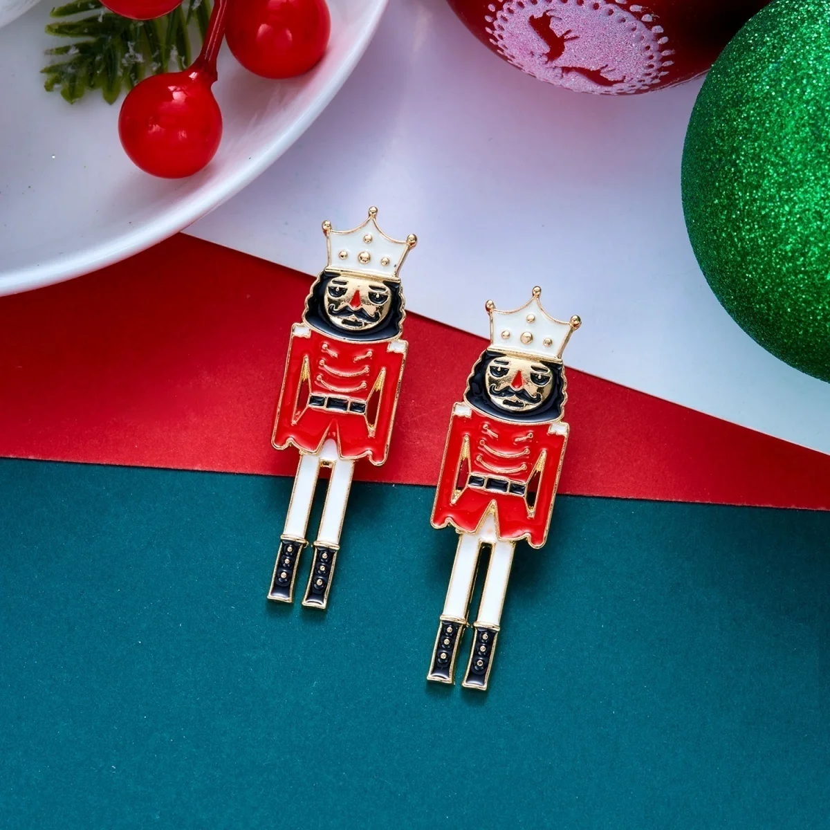 Kreative Krücken-Halter-Ohrringe mit Krönen-Nussknacker-Motiv für Damen, Weihnachtsmützen-Soldaten-Ohrringe, Neujahrsparty-Schmuck – Detail 32